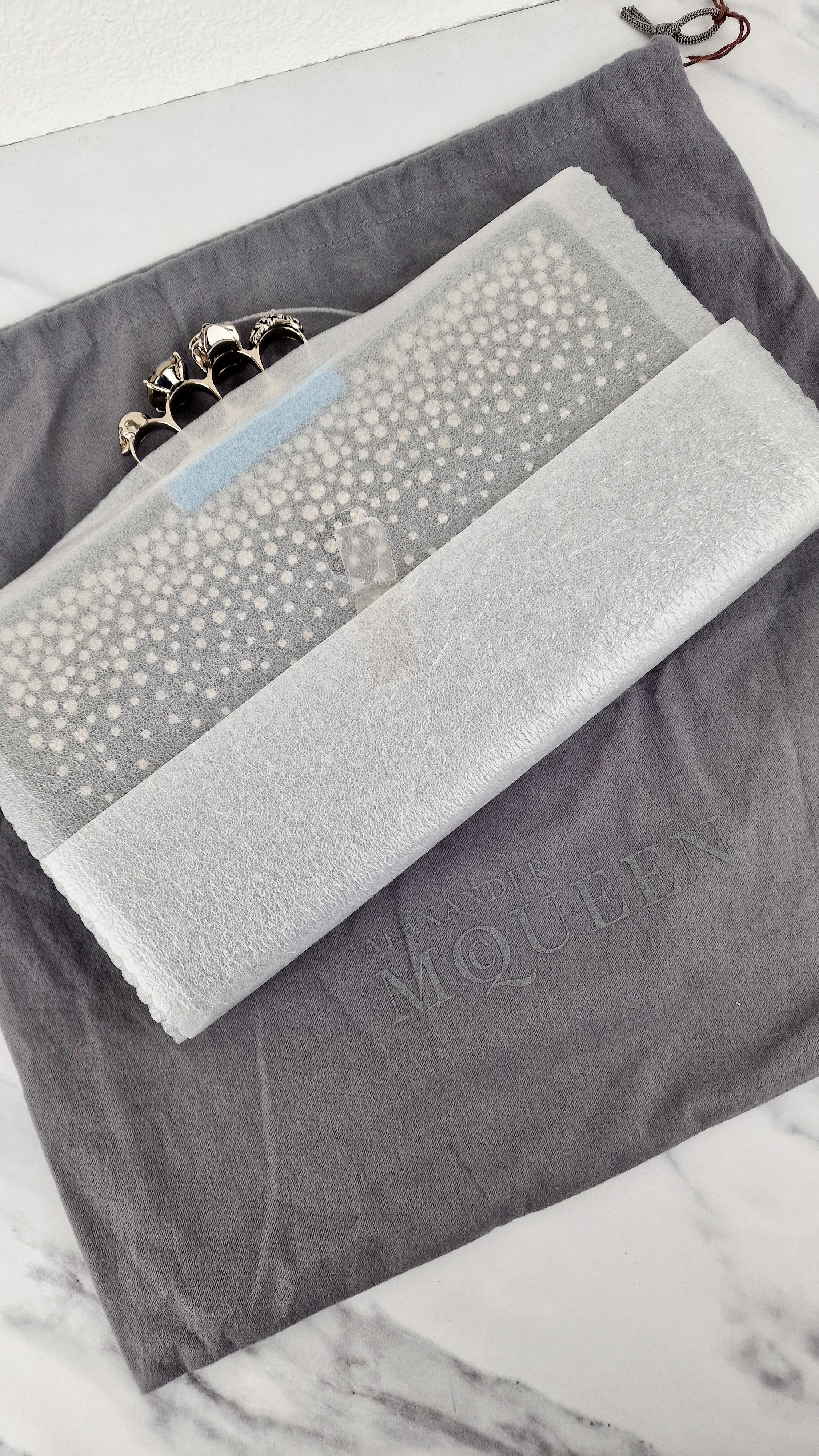 Alexander McQueen Knuckle Skull Flat Clutch in Black Leather Studded 4 Ring Clutch - Image 3
