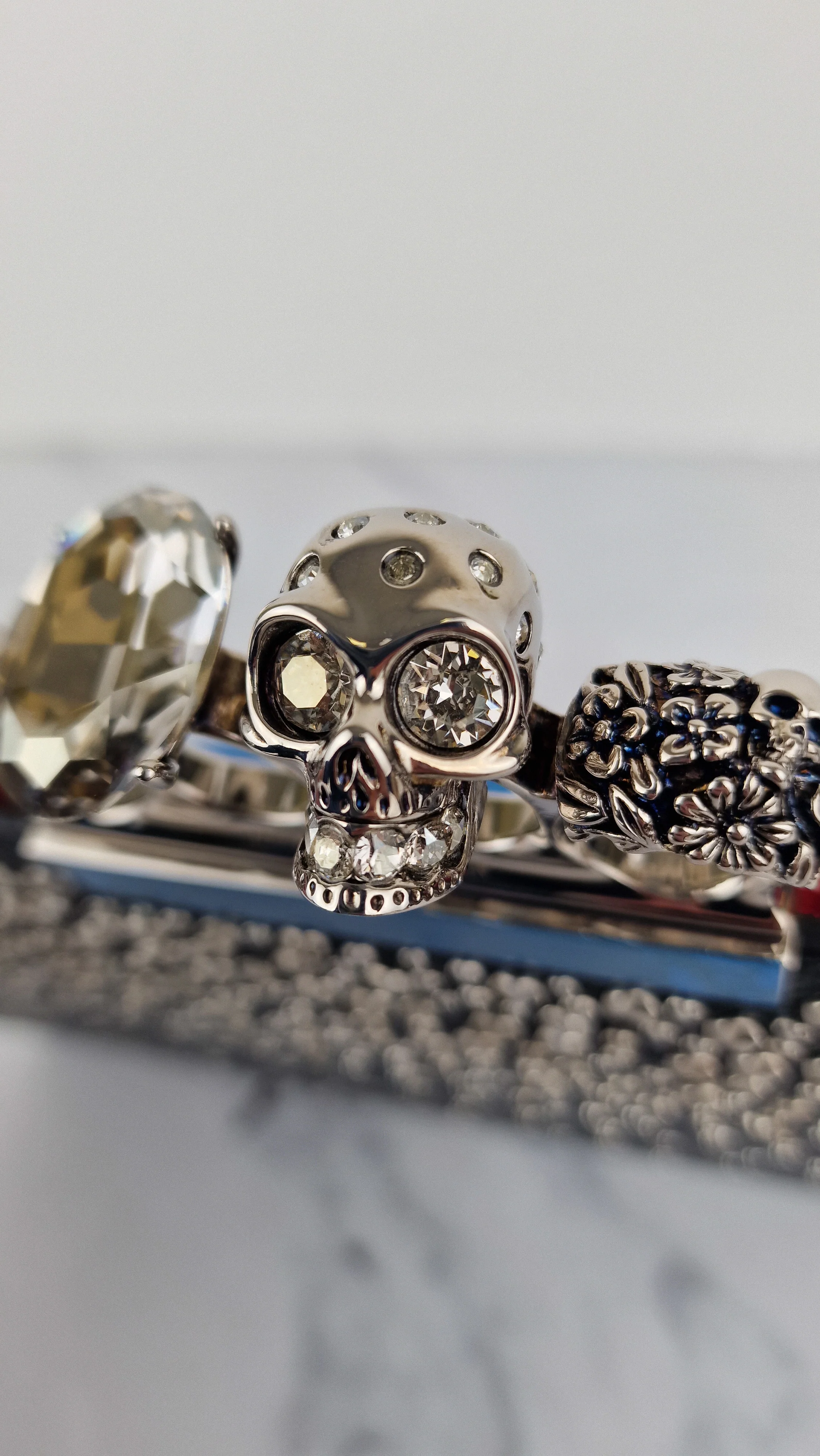 Alexander McQueen Knuckle Skull Flat Clutch in Black Leather Studded 4 Ring Clutch - Image 6