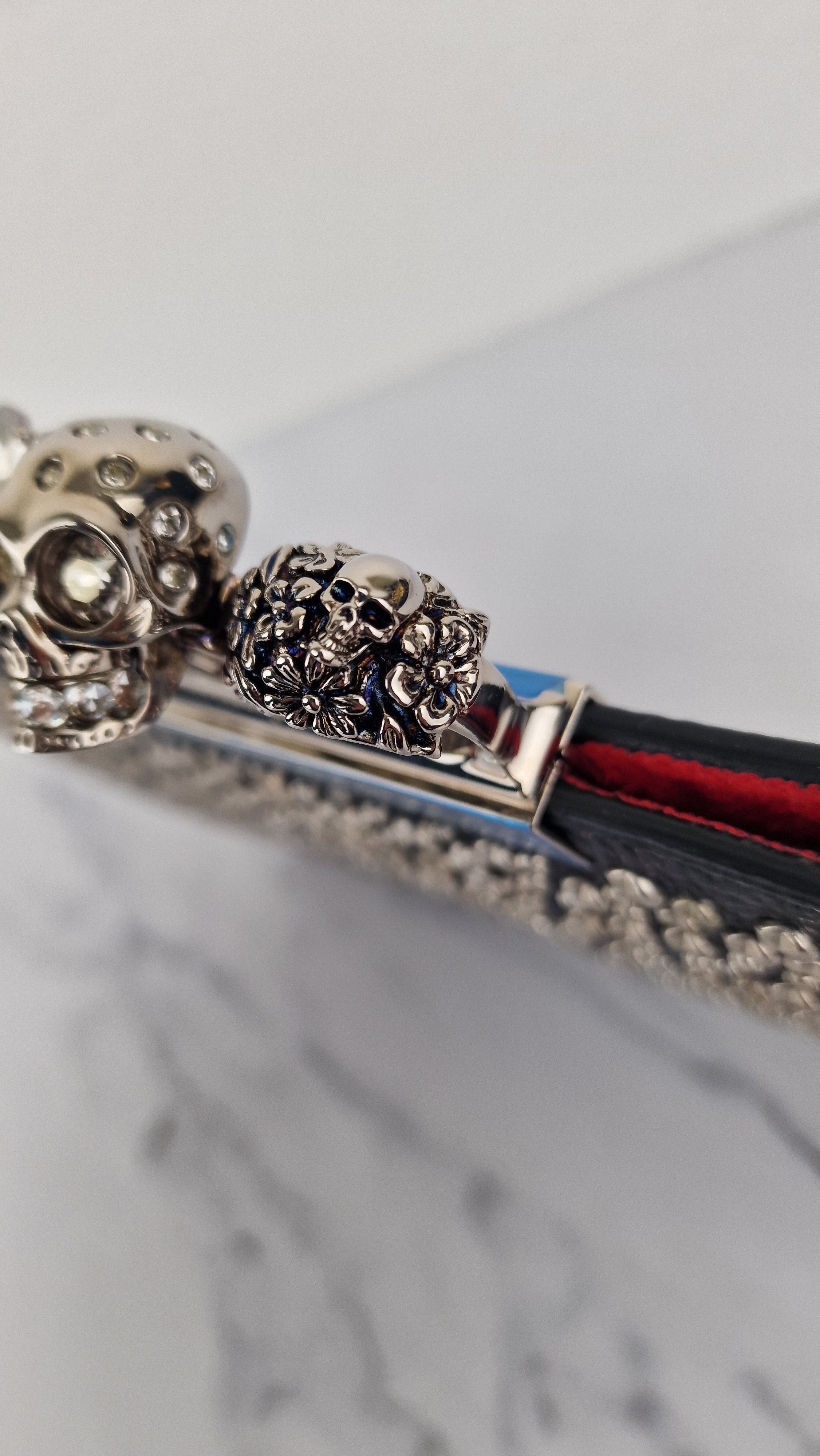 Alexander McQueen Knuckle Skull Flat Clutch in Black Leather Studded 4 Ring Clutch - Image 8