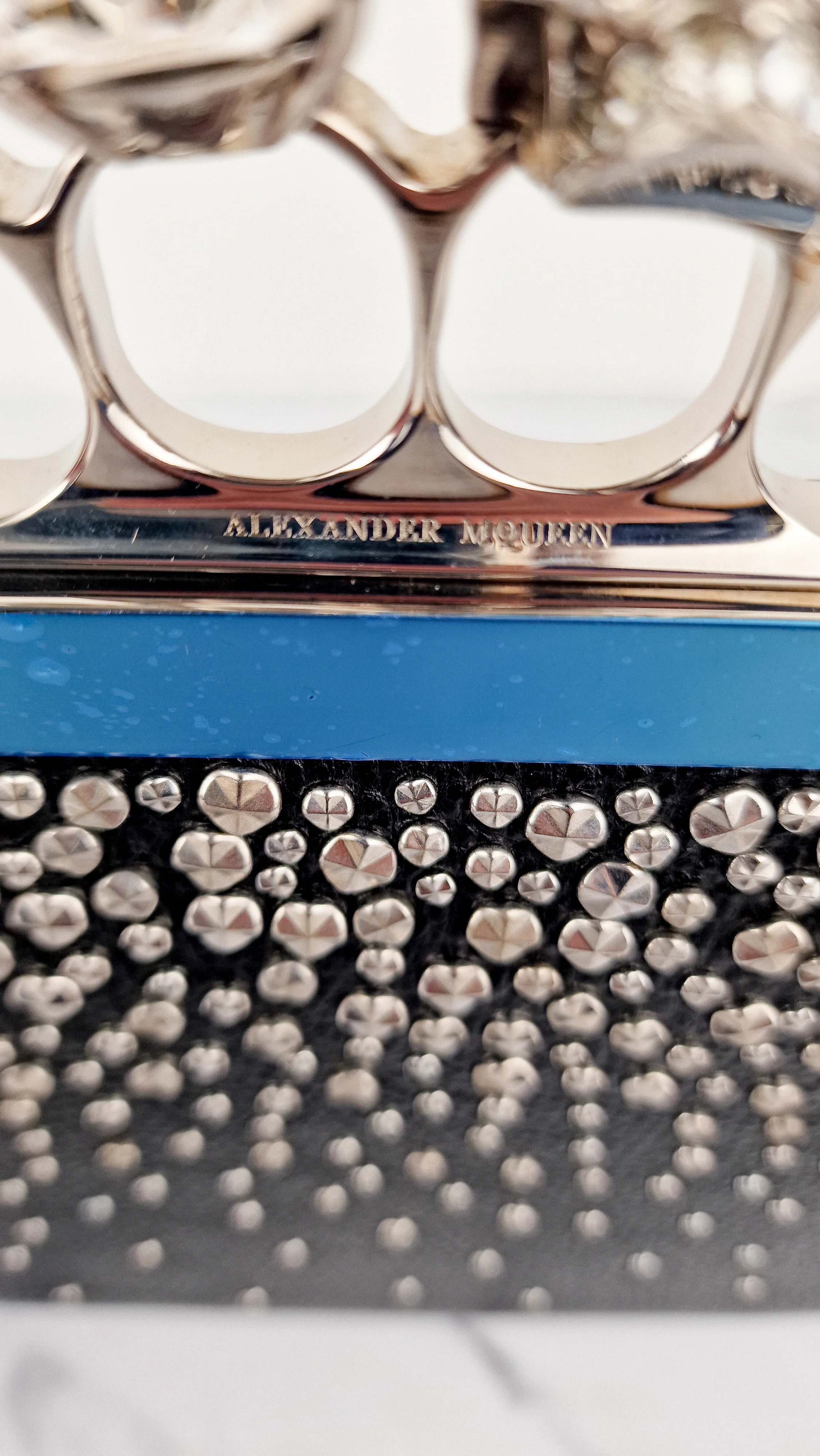 Alexander McQueen Knuckle Skull Flat Clutch in Black Leather Studded 4 Ring Clutch - Image 9