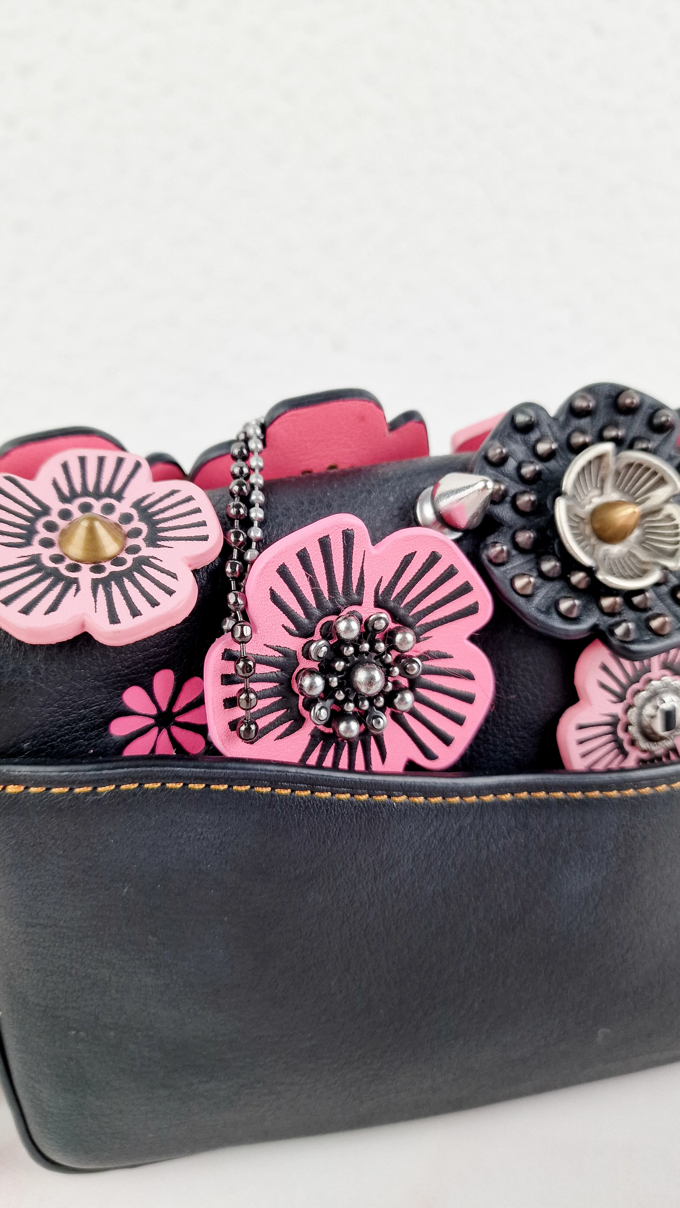 Coach 1941 Dinky With Wild Tea Roses & Fringe in Black & Pink - Crossbody Shoulder Bag Floral Flowers Tooled Leather Appliqué - Coach 86847 - Image 13