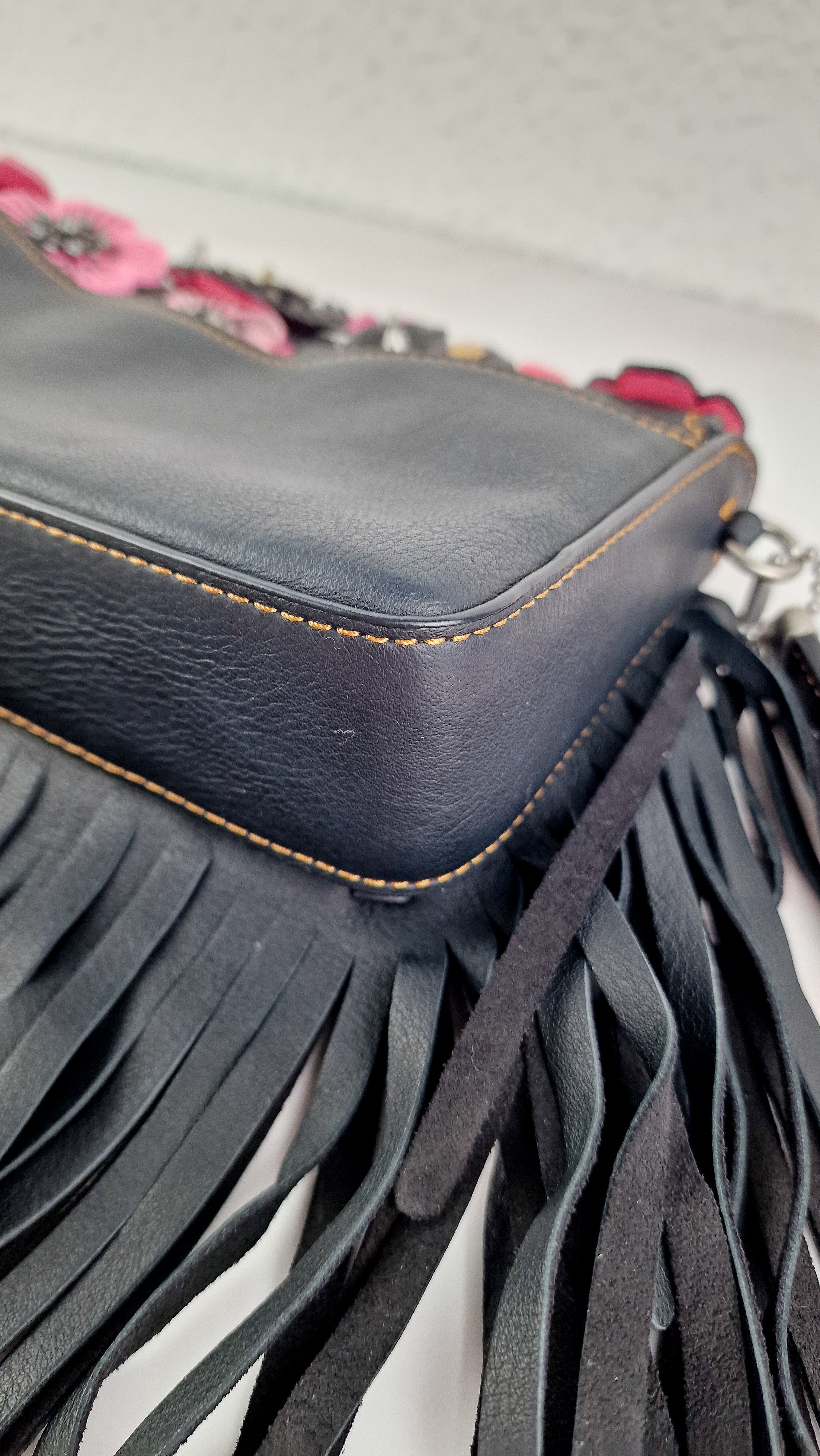 Coach 1941 Dinky With Wild Tea Roses & Fringe in Black & Pink - Crossbody Shoulder Bag Floral Flowers Tooled Leather Appliqué - Coach 86847 - Image 17