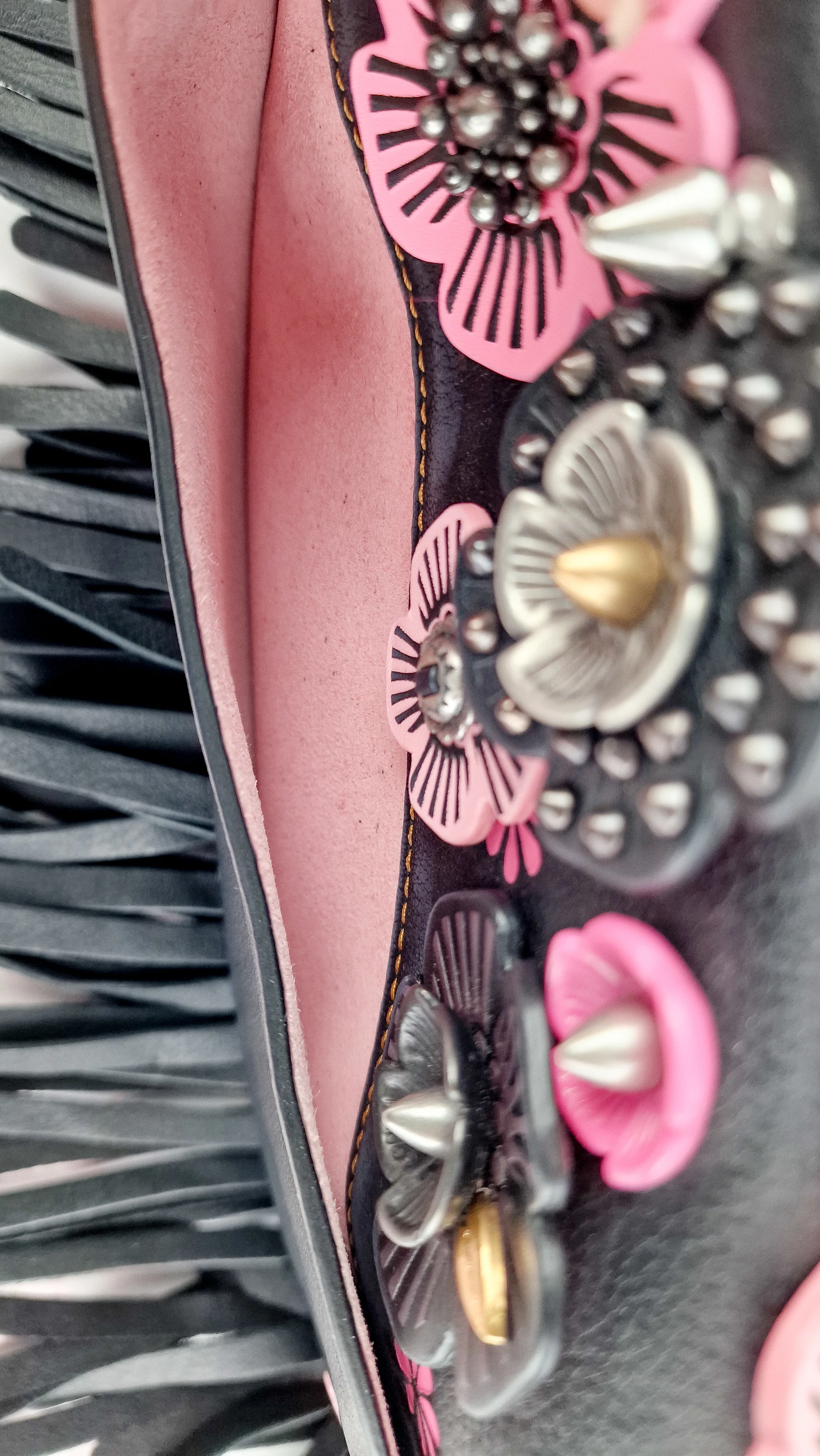 Coach 1941 Dinky With Wild Tea Roses & Fringe in Black & Pink - Crossbody Shoulder Bag Floral Flowers Tooled Leather Appliqué - Coach 86847 - Image 19