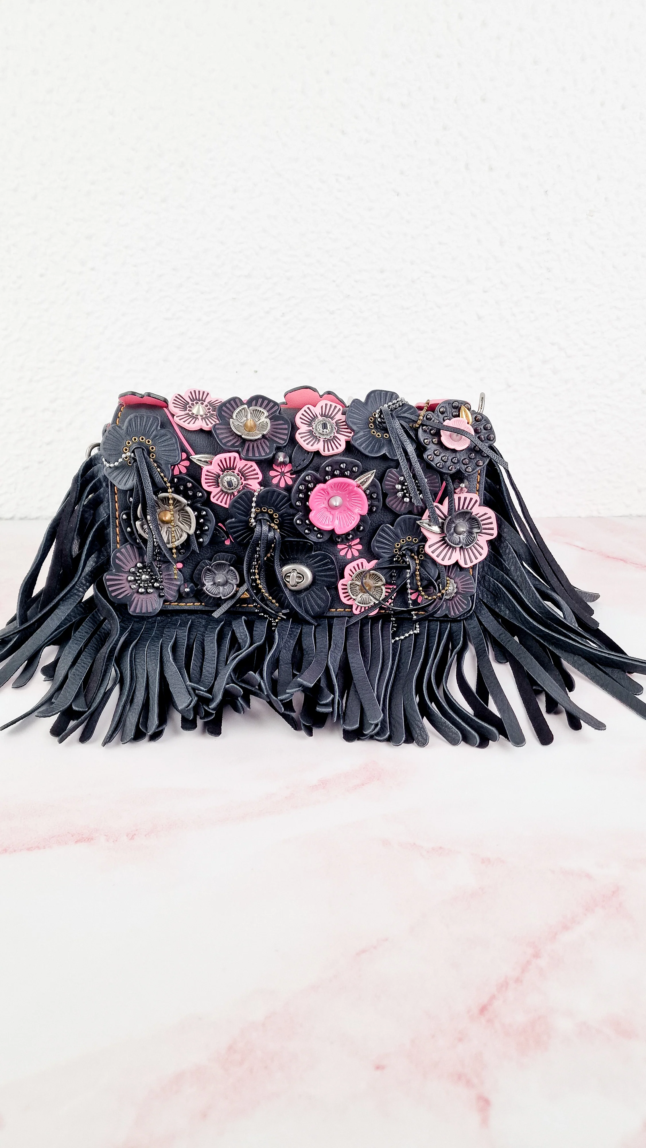 Coach 1941 Dinky With Wild Tea Roses & Fringe in Black & Pink - Crossbody Shoulder Bag Floral Flowers Tooled Leather Appliqué - Coach 86847 - Image 3