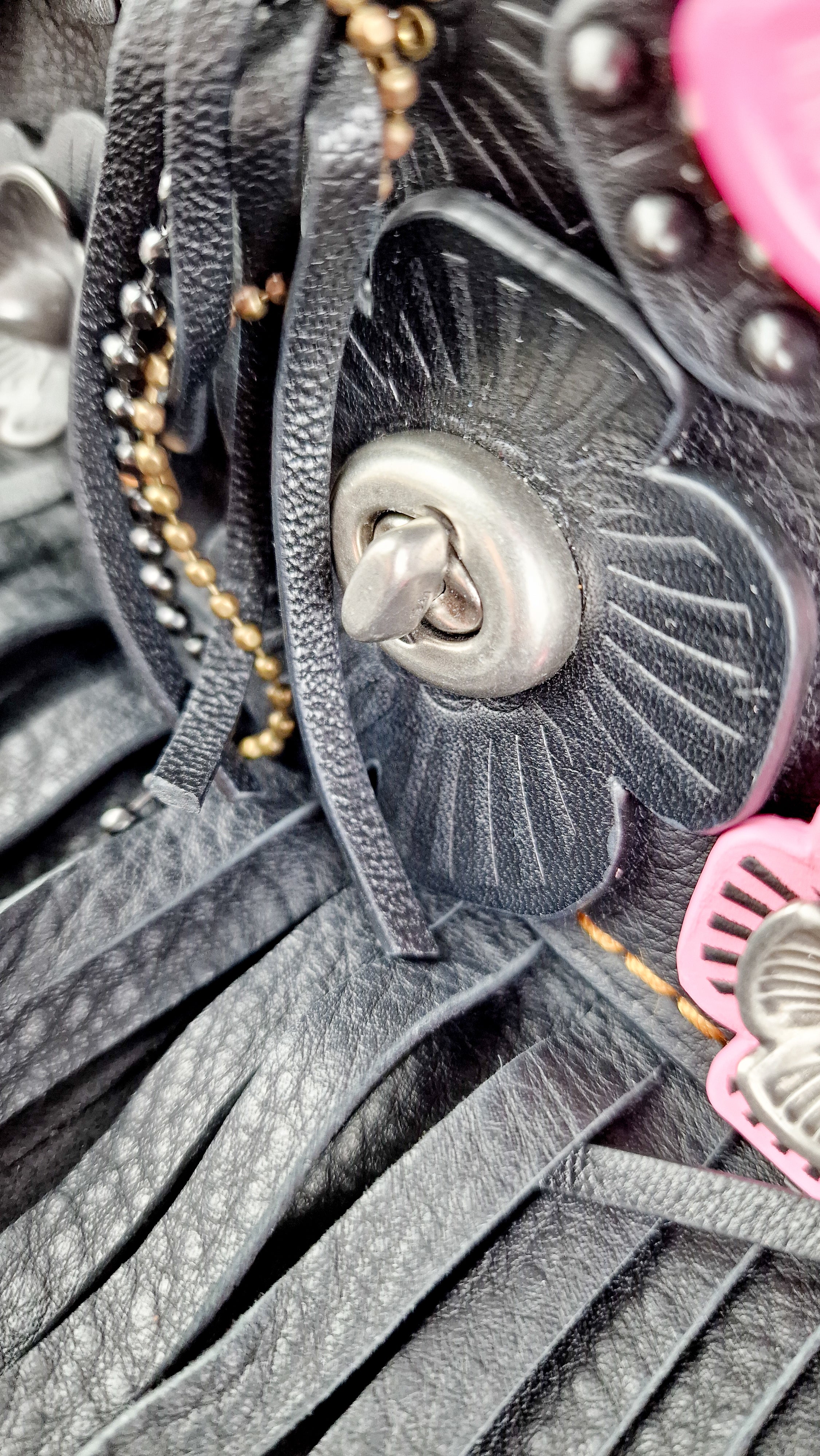 Coach 1941 Dinky With Wild Tea Roses & Fringe in Black & Pink - Crossbody Shoulder Bag Floral Flowers Tooled Leather Appliqué - Coach 86847 - Image 5