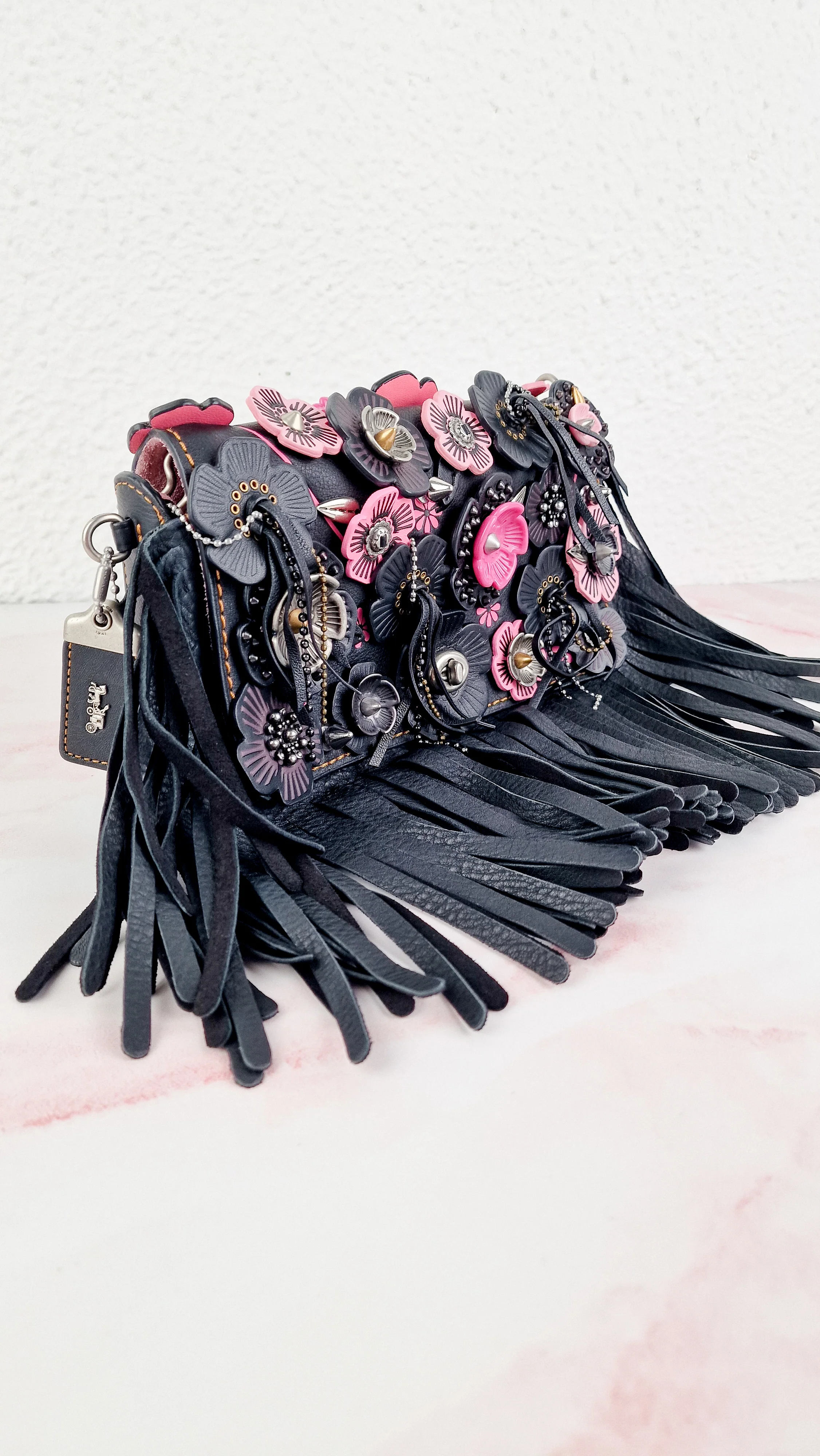 Coach 1941 Dinky With Wild Tea Roses & Fringe in Black & Pink - Crossbody Shoulder Bag Floral Flowers Tooled Leather Appliqué - Coach 86847 - Image 8