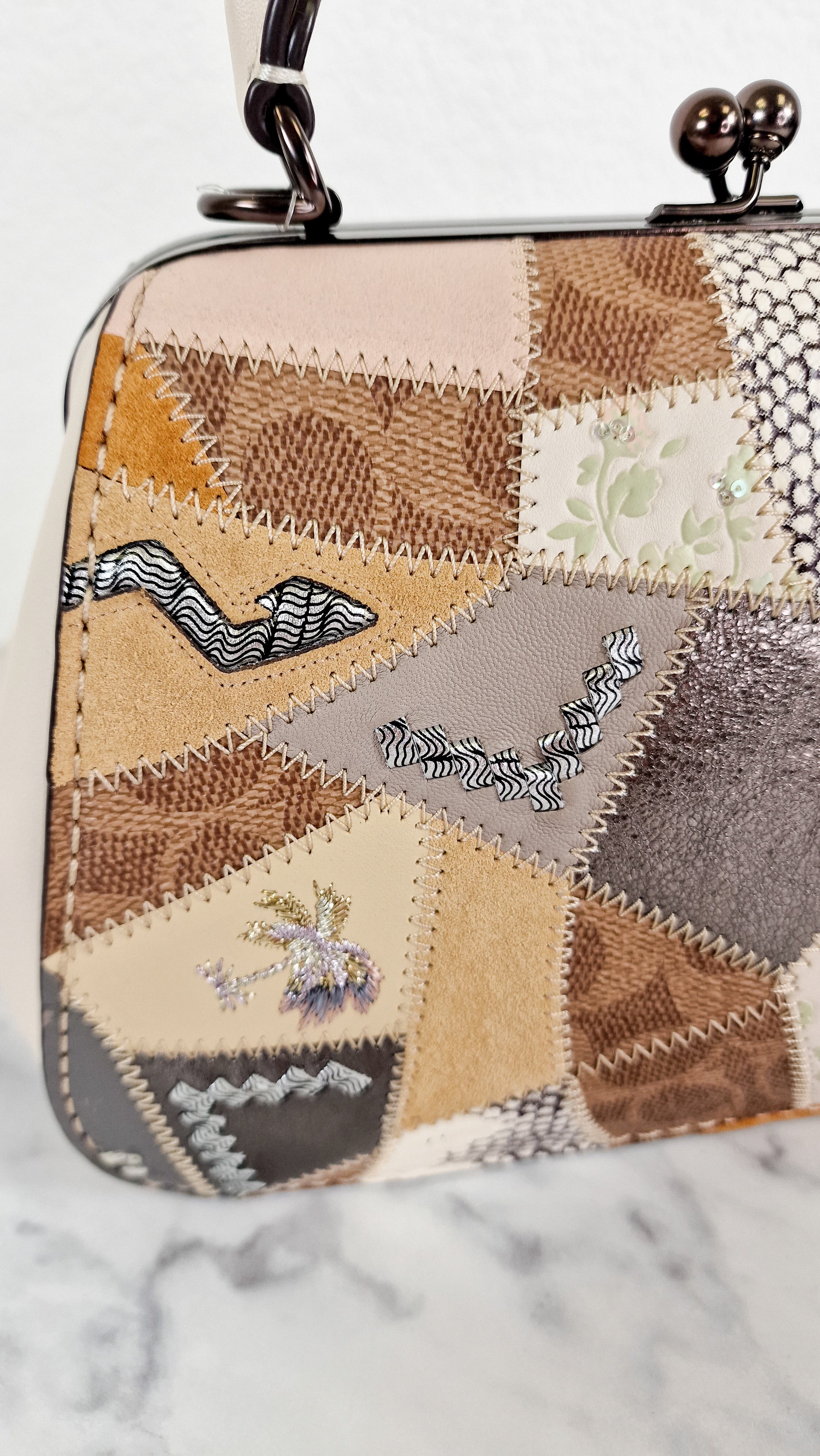 Coach 1941 Frame Bag 23 with Kisslock & Signature Patchwork in Smooth Chalk White Leather - Crossbody Handbag - Coach 69024 - Image 3