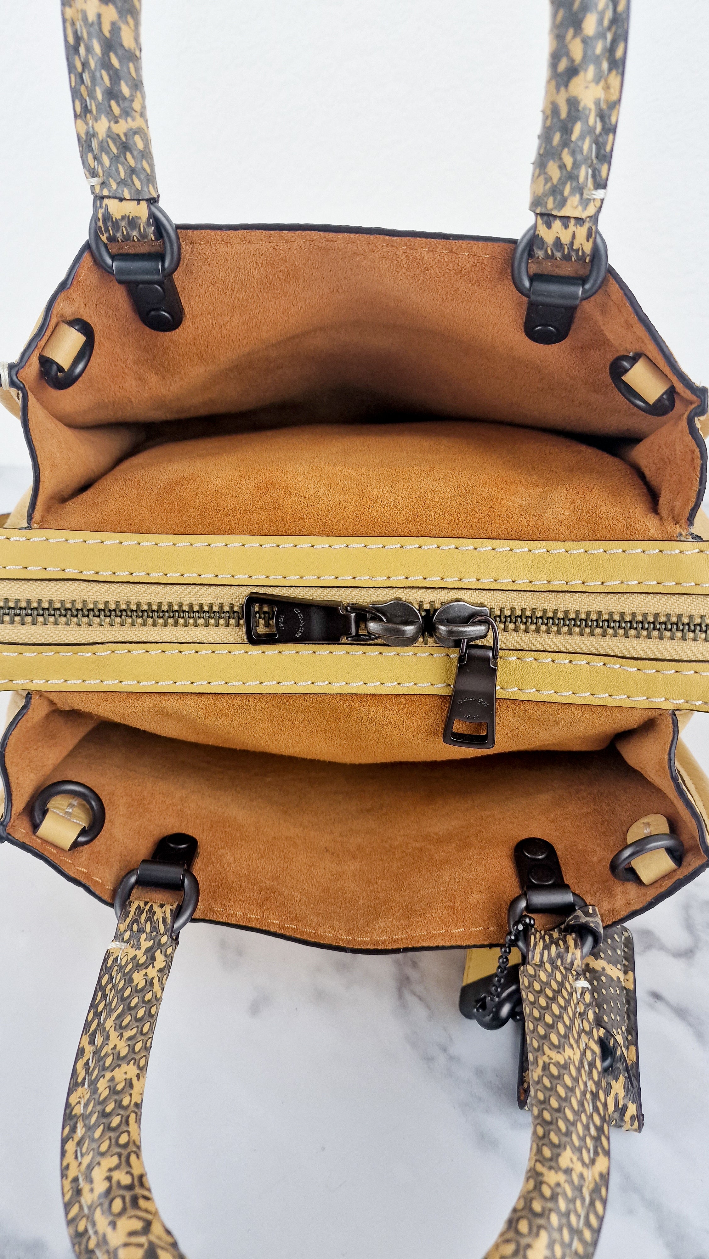 Coach 1941 Rogue 25 in Hay Yellow with Snakeskin Handles - Shoulder Bag Handbag in Pebble Leather Colorblock - Coach 59235 - Image 13