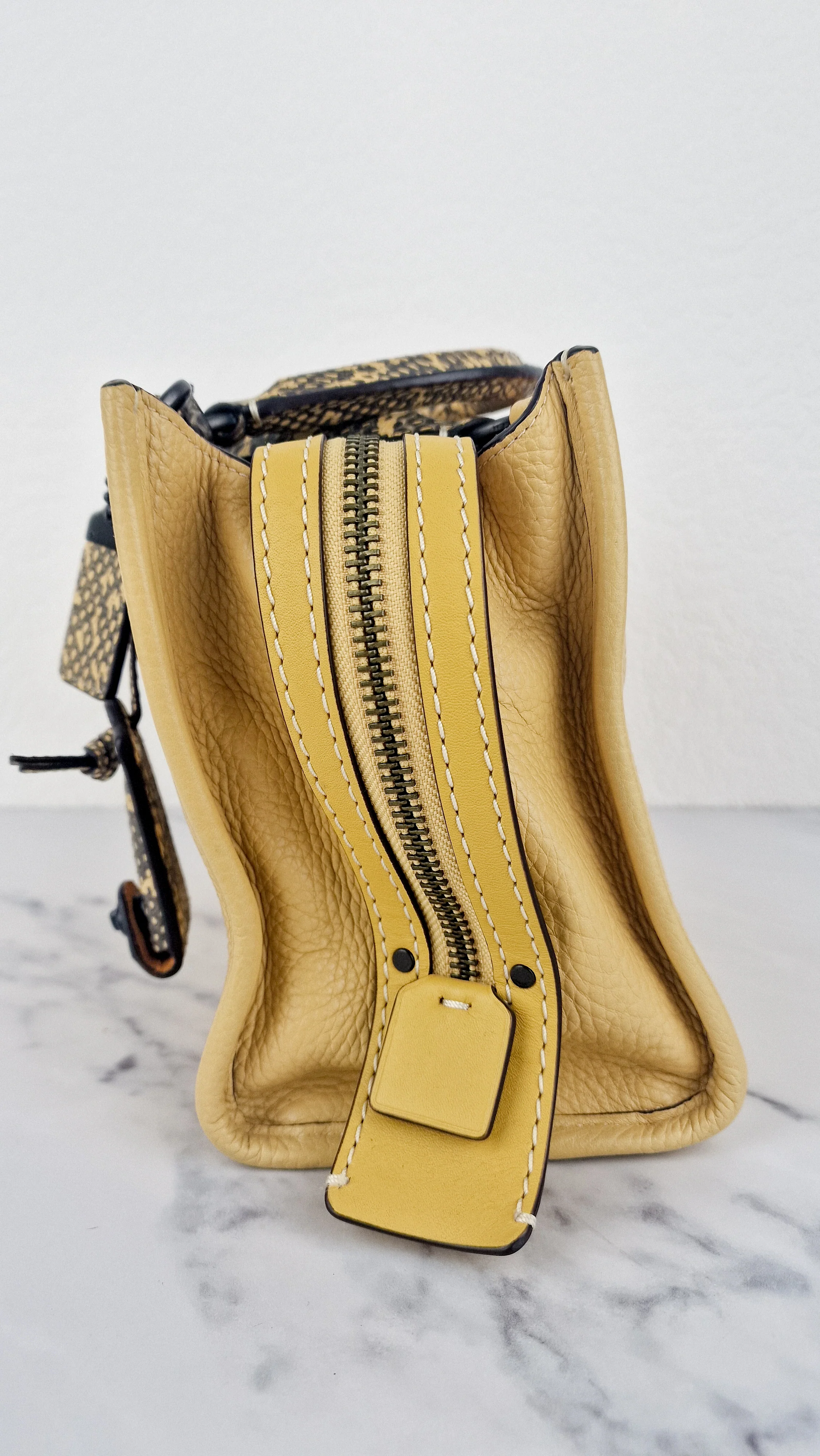 Coach 1941 Rogue 25 in Hay Yellow with Snakeskin Handles - Shoulder Bag Handbag in Pebble Leather Colorblock - Coach 59235 - Image 5