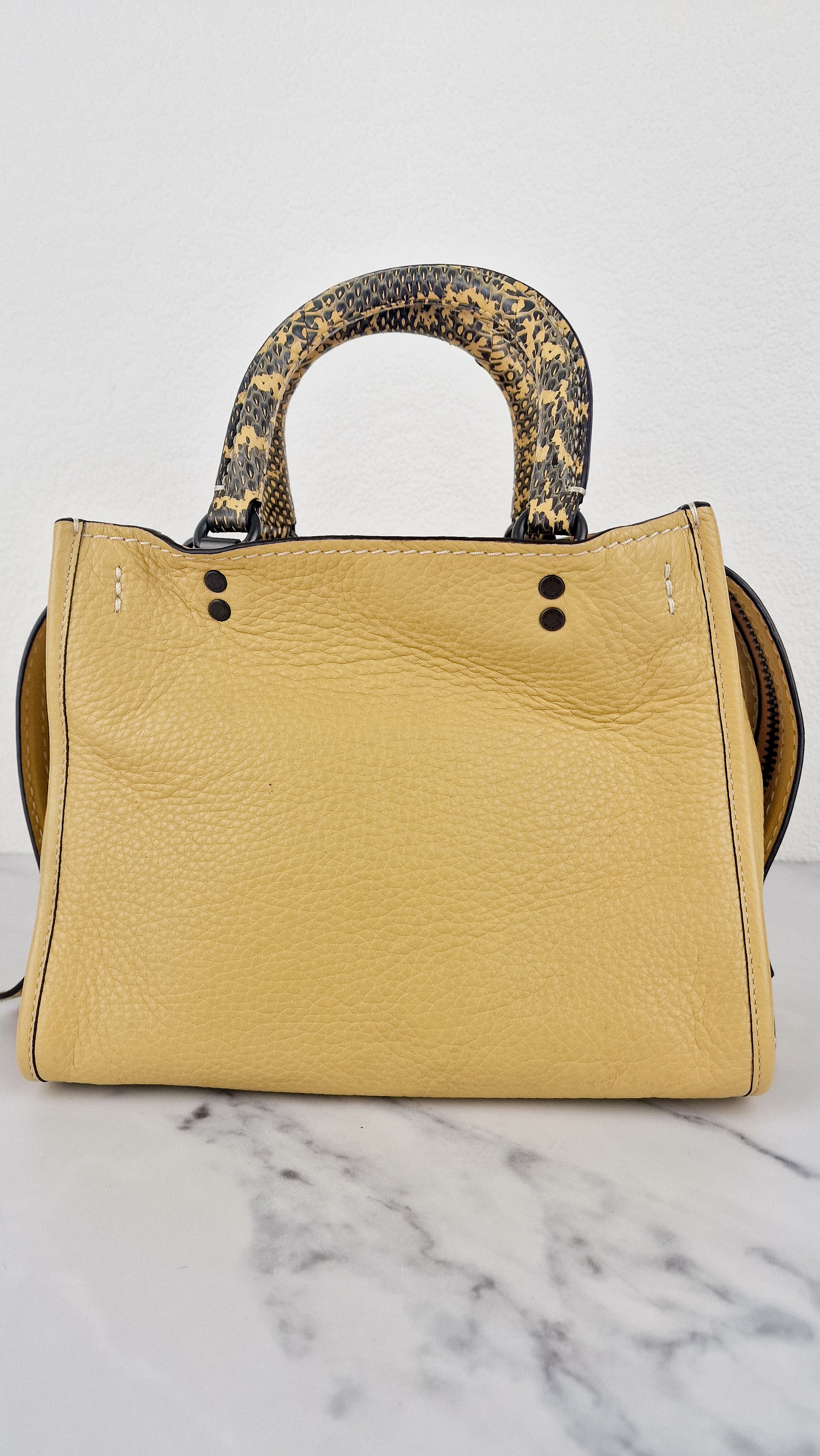 Coach 1941 Rogue 25 in Hay Yellow with Snakeskin Handles - Shoulder Bag Handbag in Pebble Leather Colorblock - Coach 59235 - Image 6