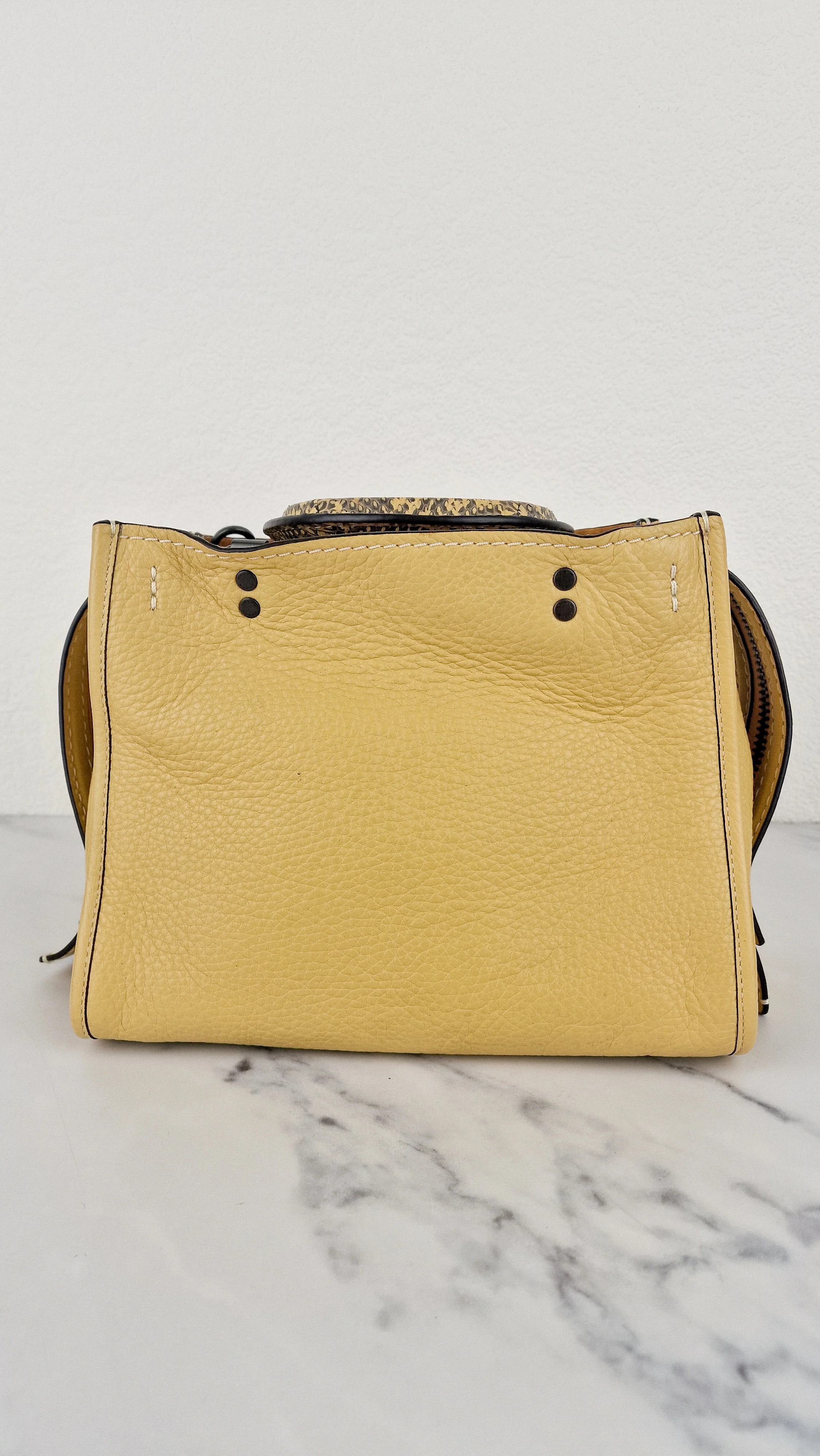 Coach 1941 Rogue 25 in Hay Yellow with Snakeskin Handles - Shoulder Bag Handbag in Pebble Leather Colorblock - Coach 59235 - Image 7