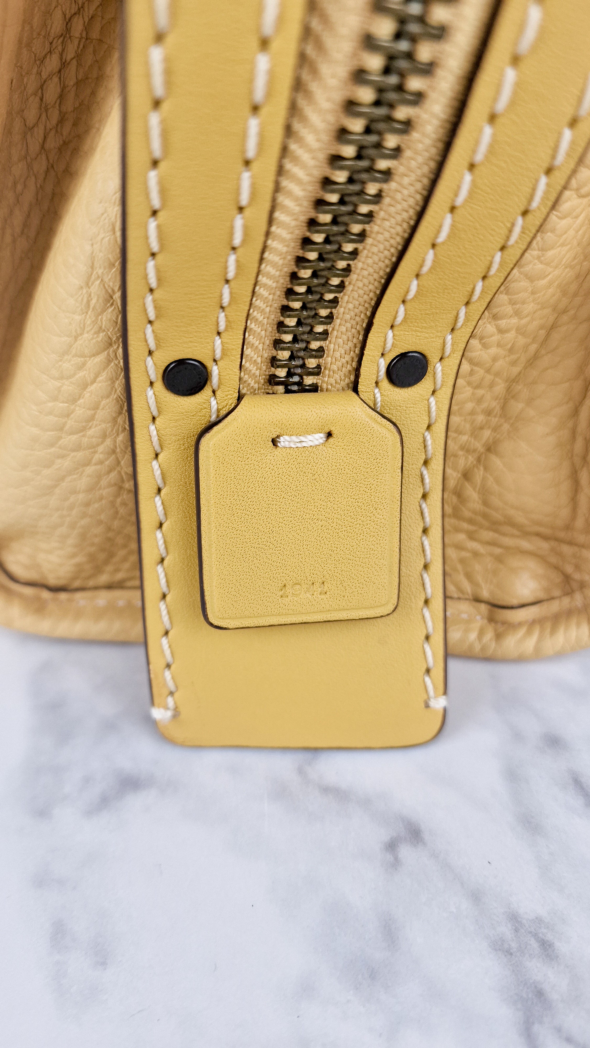 Coach 1941 Rogue 25 in Hay Yellow with Snakeskin Handles - Shoulder Bag Handbag in Pebble Leather Colorblock - Coach 59235 - Image 9