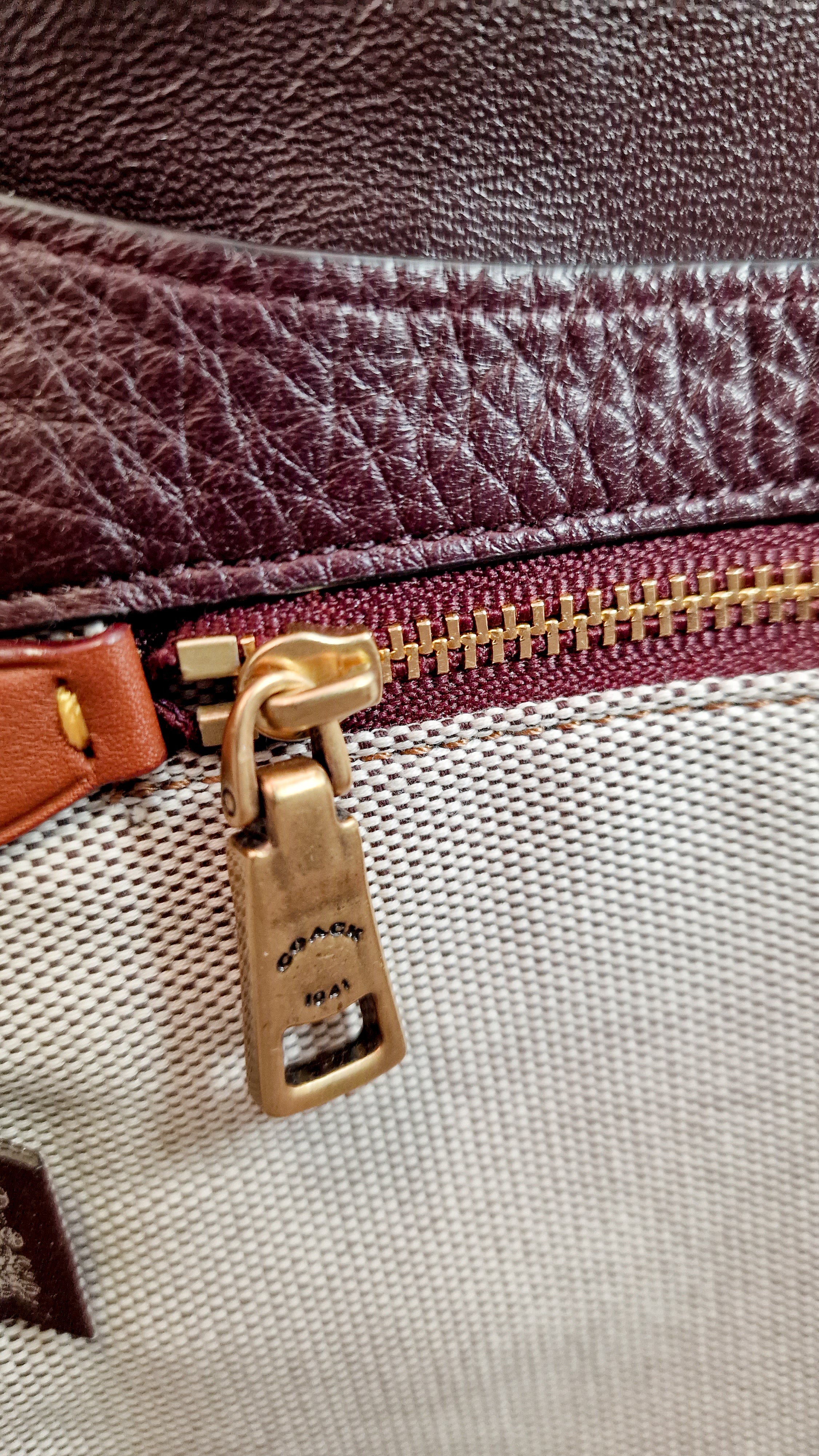Coach 1941 Page 27 With Border Rivets in Oxblood Brown Pebble Leather - Coach 31929 - Image 18