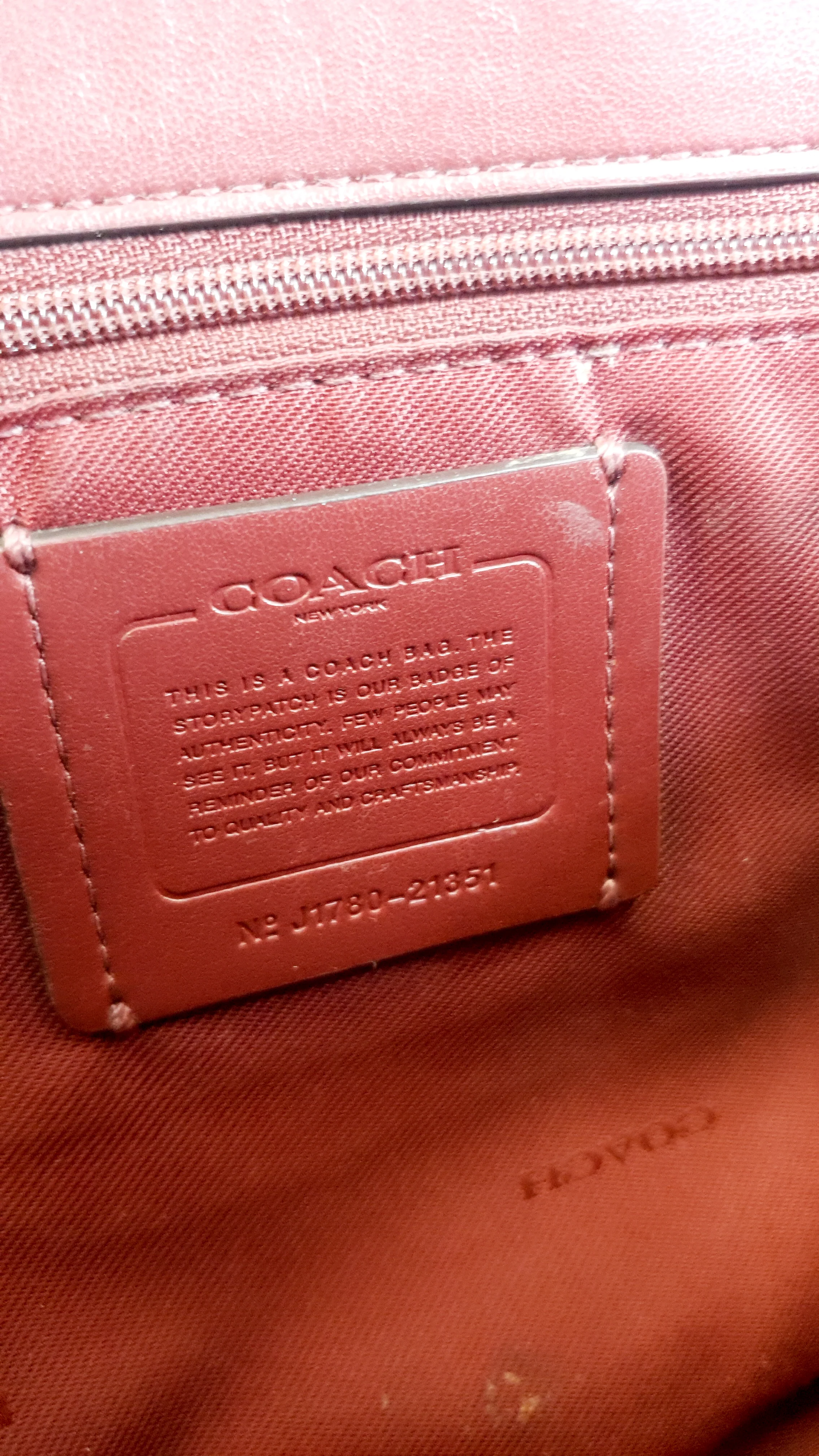 Coach Swagger 27 in Beechwood Glovetanned Leather with Link Detail - Coach 21351 - Image 19