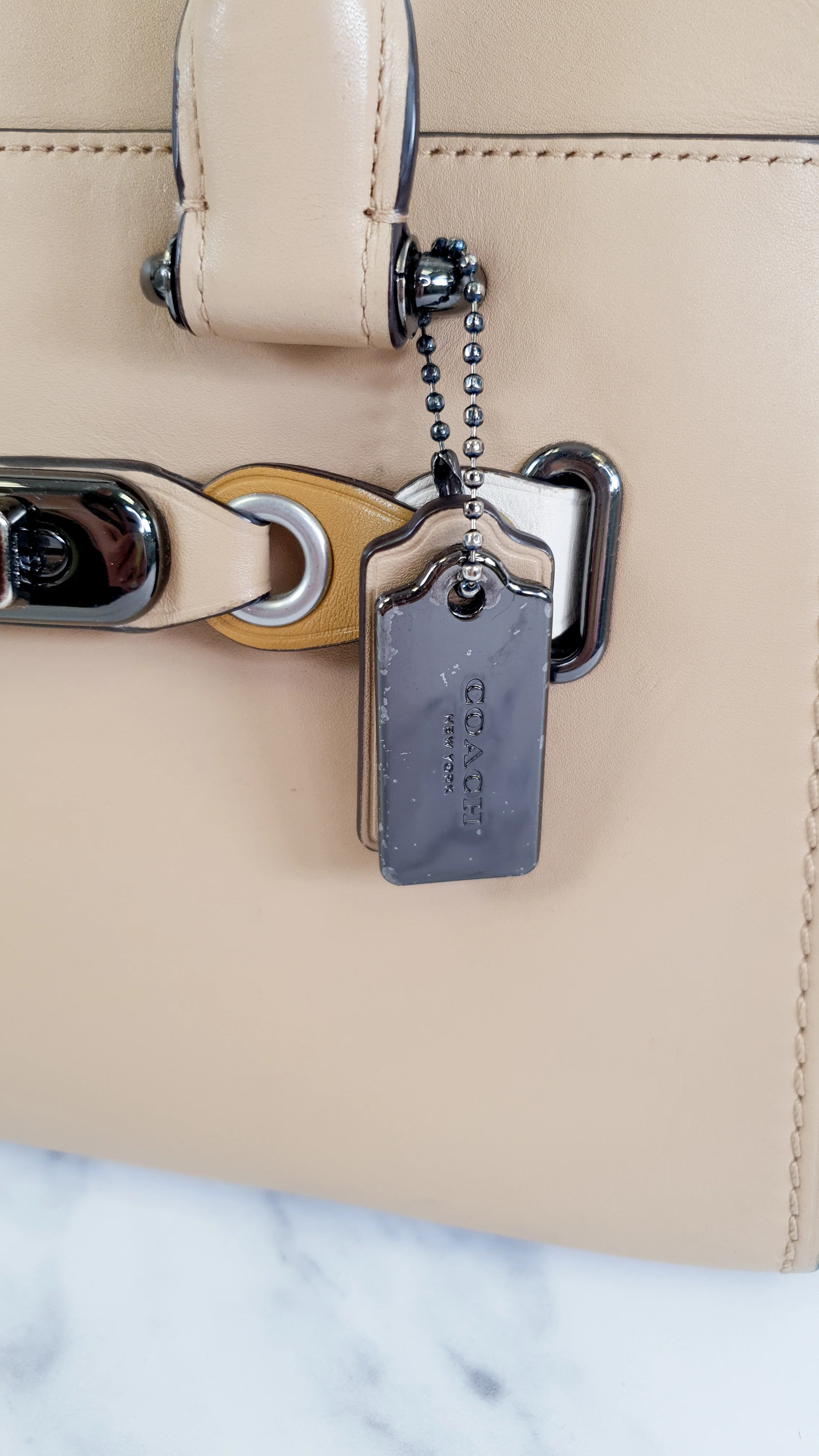 Coach Swagger 27 in Beechwood Glovetanned Leather with Link Detail - Coach 21351 - Image 3