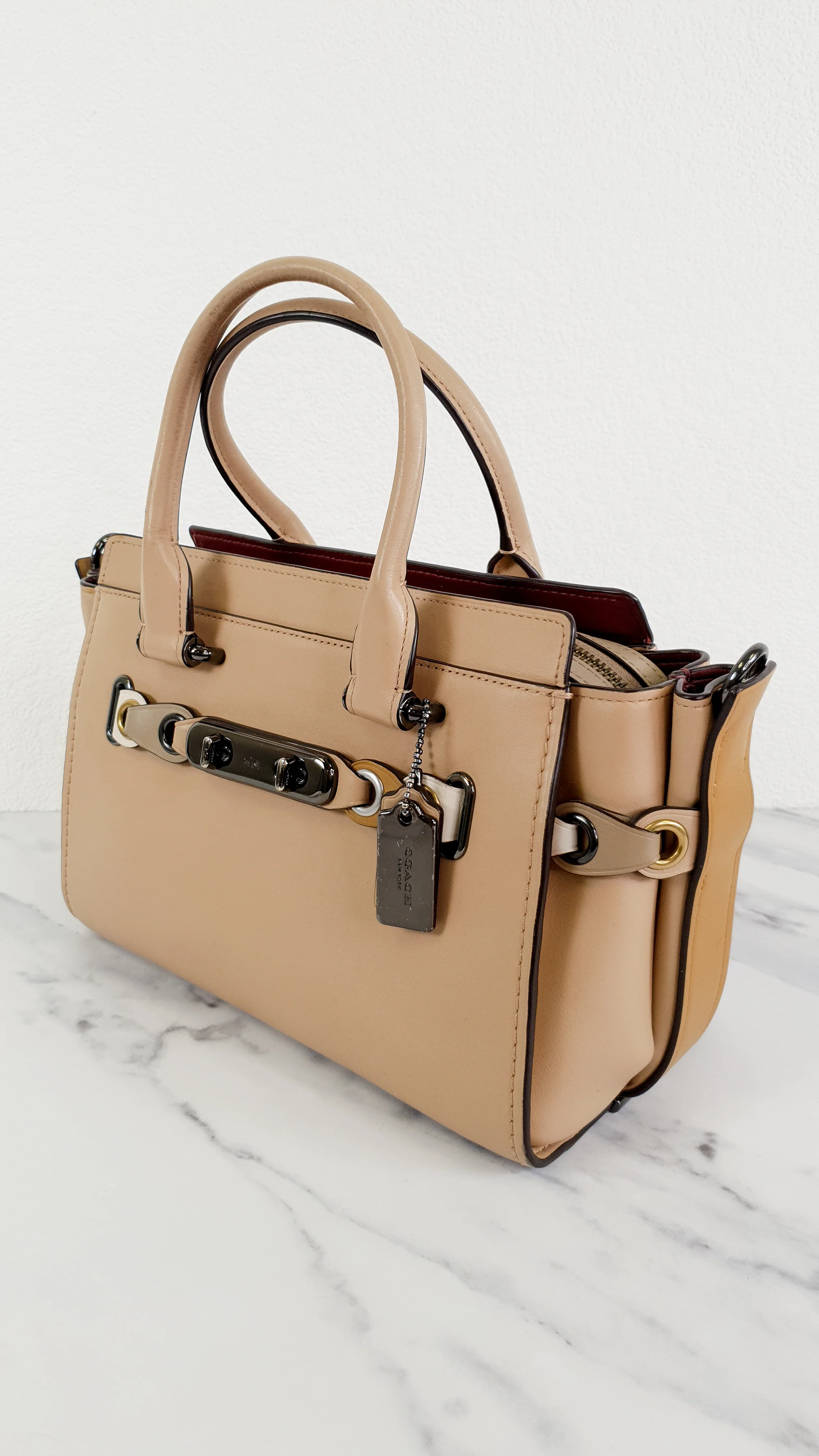 Coach Swagger 27 in Beechwood Glovetanned Leather with Link Detail - Coach 21351 - Image 4