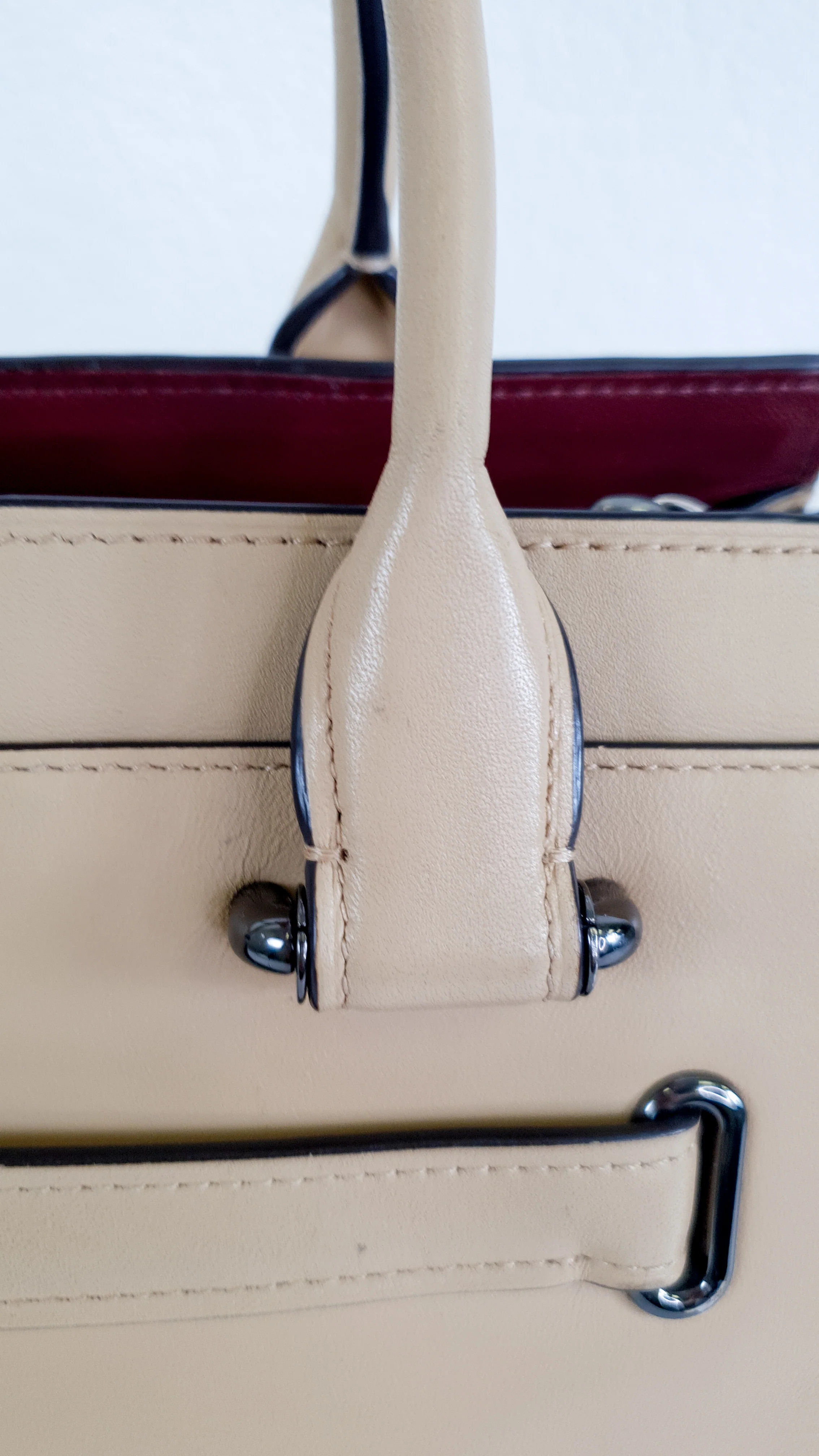 Coach Swagger 27 in Beechwood Glovetanned Leather with Link Detail - Coach 21351 - Image 9