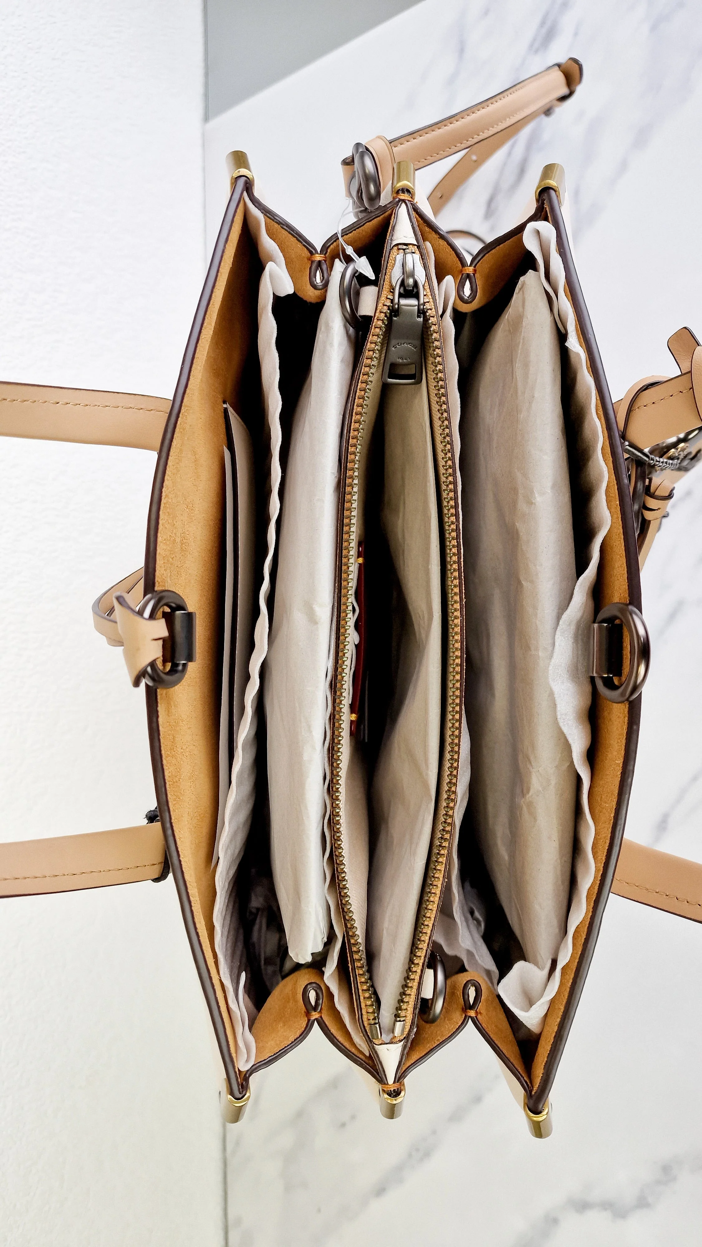 Coach 1941 Cooper Carryall in Chalk & Beechwood with Border Rivets Colorblock - Handbag Shoulder Bag Coach 29256 - Image 11