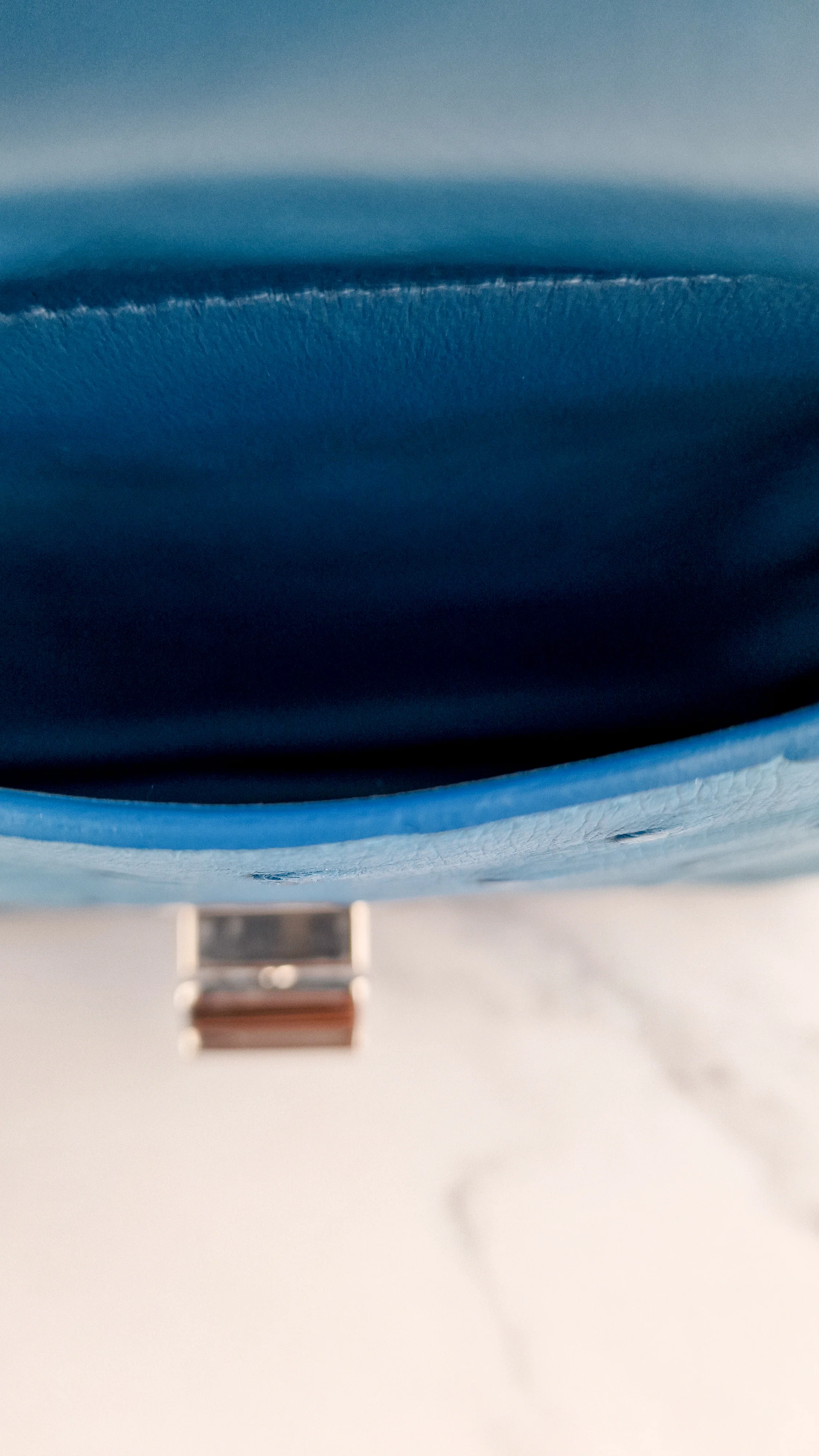 Prada Bag in Voyage Blue Ostrich Leather With Turnlock - RARE Handbag - Prada BN2708 Struzzo - Image 12