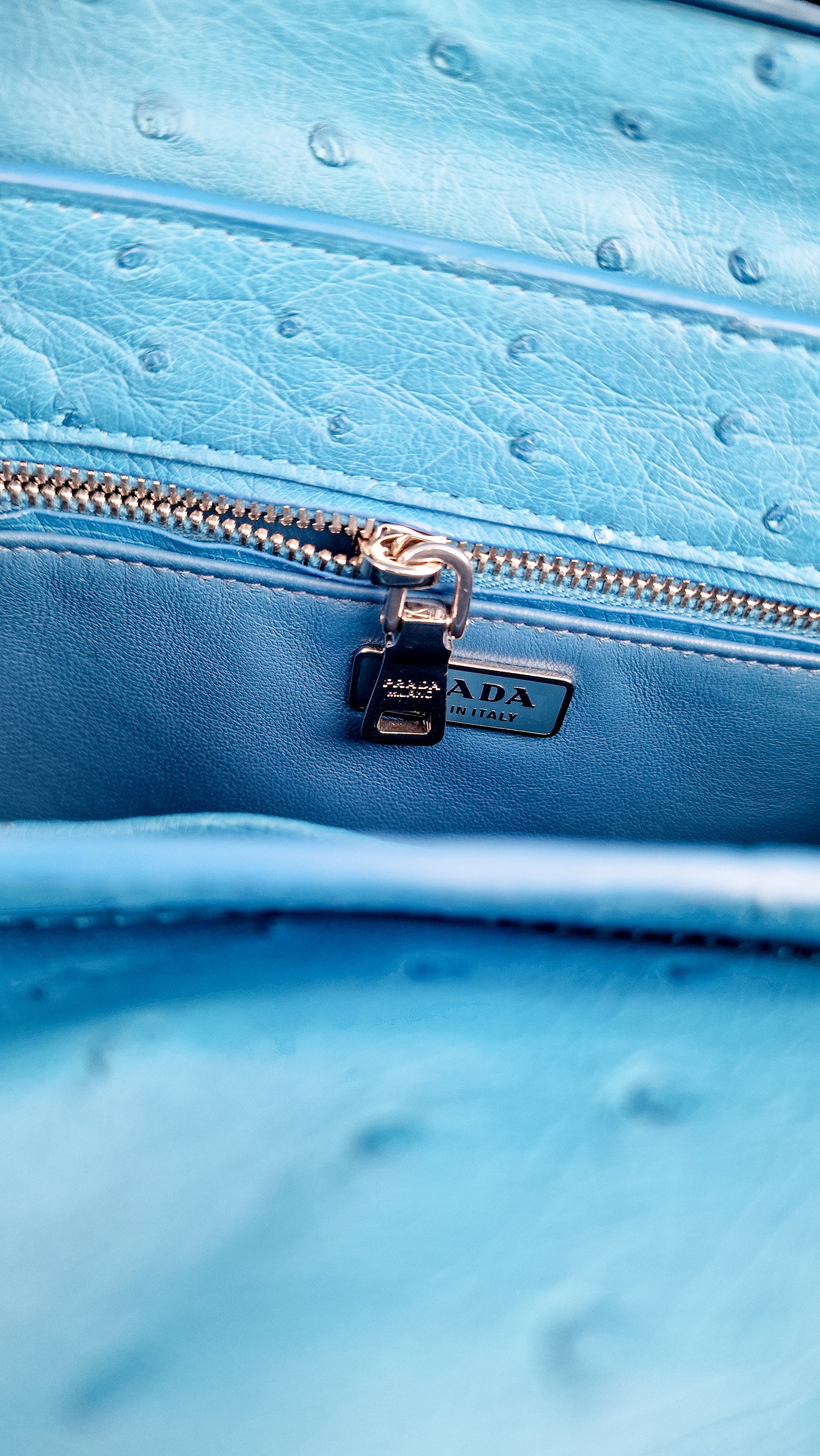 Prada Bag in Voyage Blue Ostrich Leather With Turnlock - RARE Handbag - Prada BN2708 Struzzo - Image 18