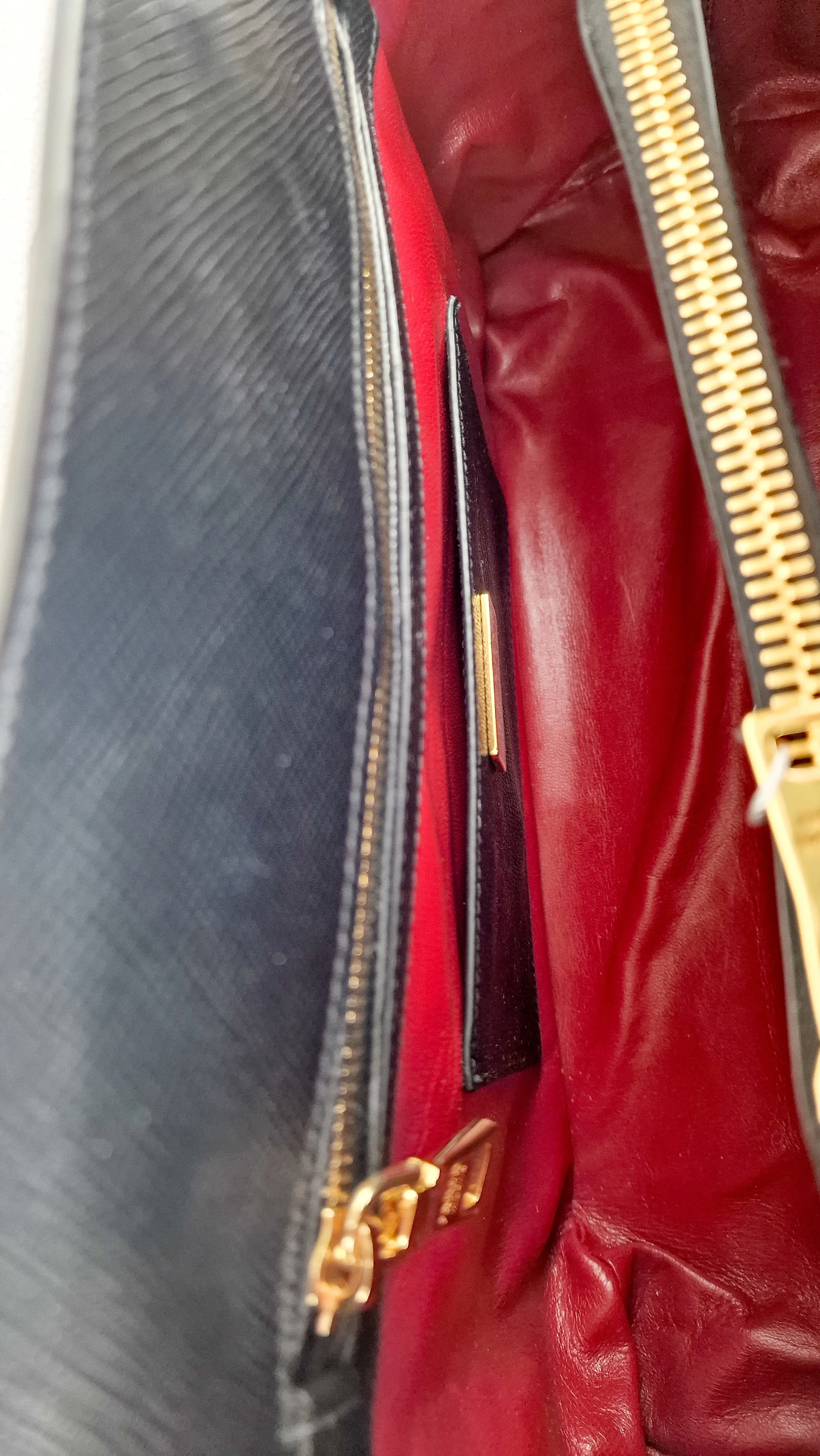 Prada Saffiano Cuir Handbag in Black Leather with Gold Studs - Handbag Prada BN2753 - Image 15