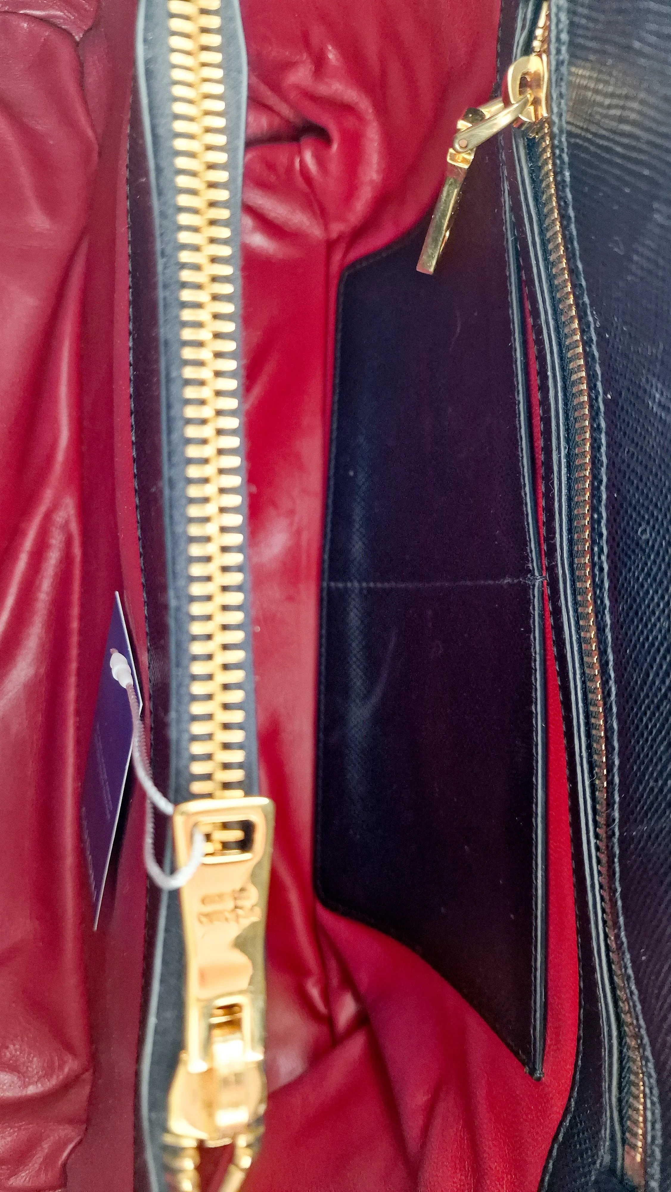 Prada Saffiano Cuir Handbag in Black Leather with Gold Studs - Handbag Prada BN2753 - Image 16