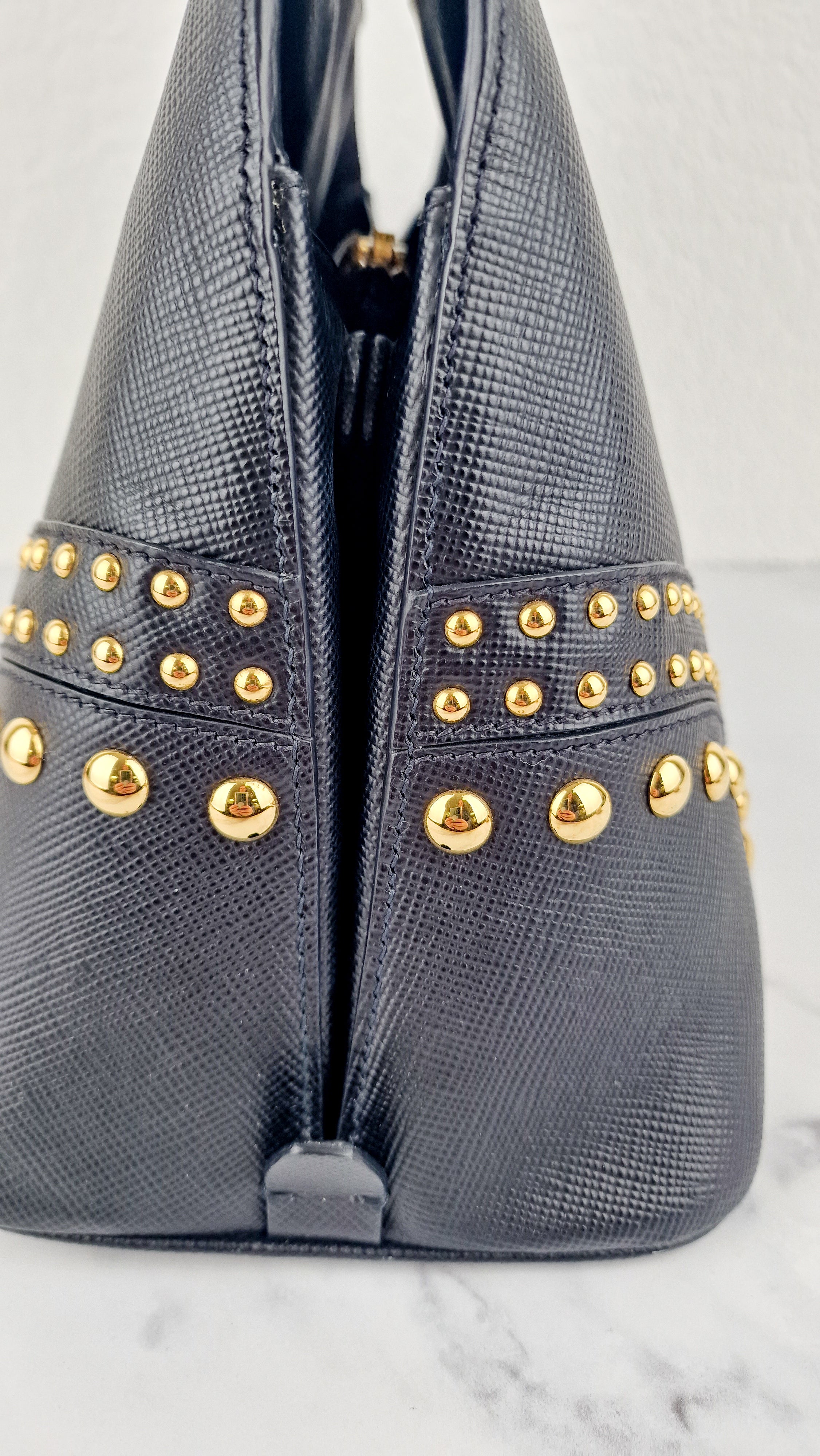 Prada Saffiano Cuir Handbag in Black Leather with Gold Studs - Handbag Prada BN2753 - Image 27
