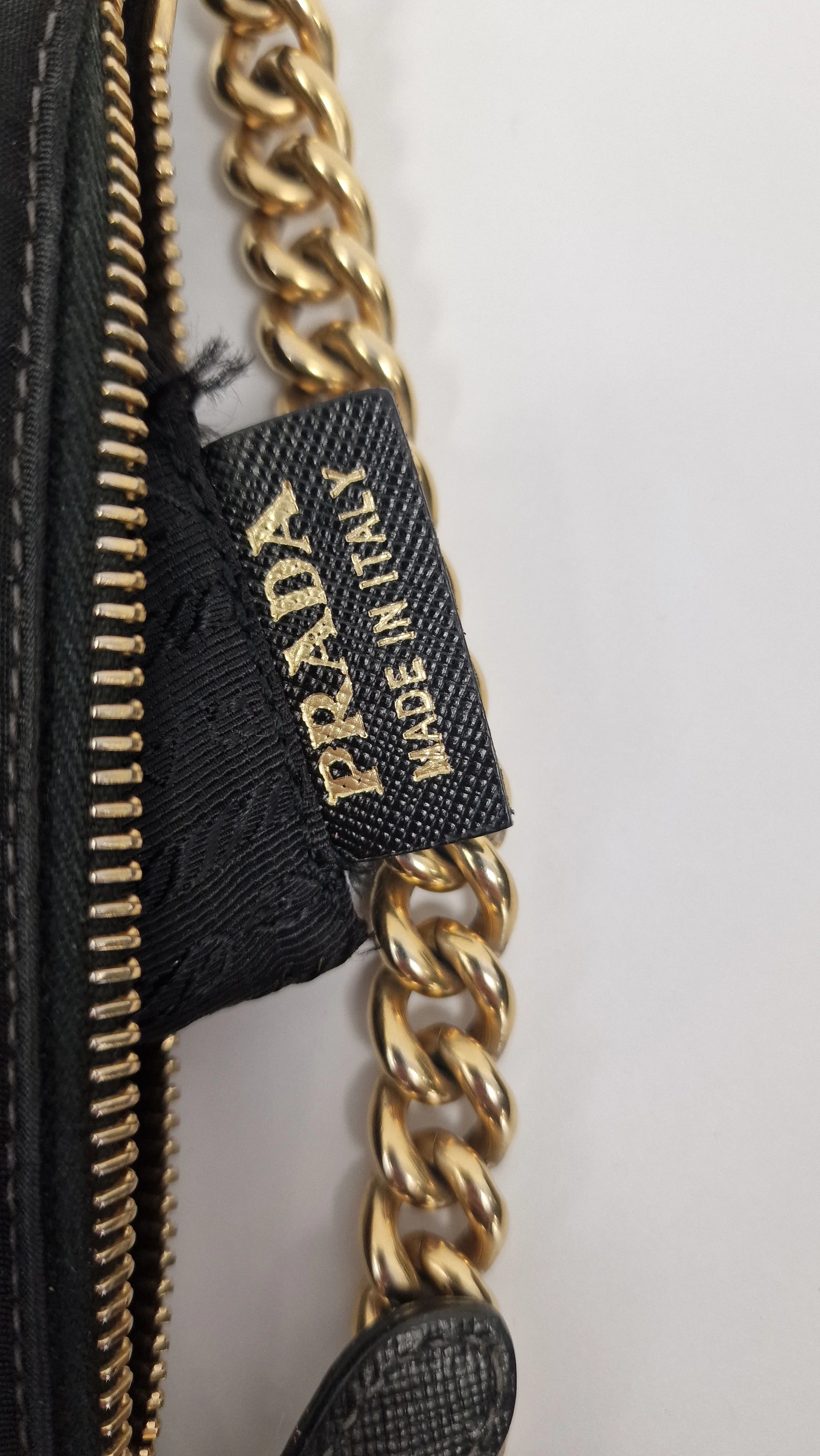 Rare Vintage Prada Black & Gold Tessuto Oro Nylon & Saffiano Leather Cut-Out Logo Crossbody Bag - Prada BT0606 - Image 10