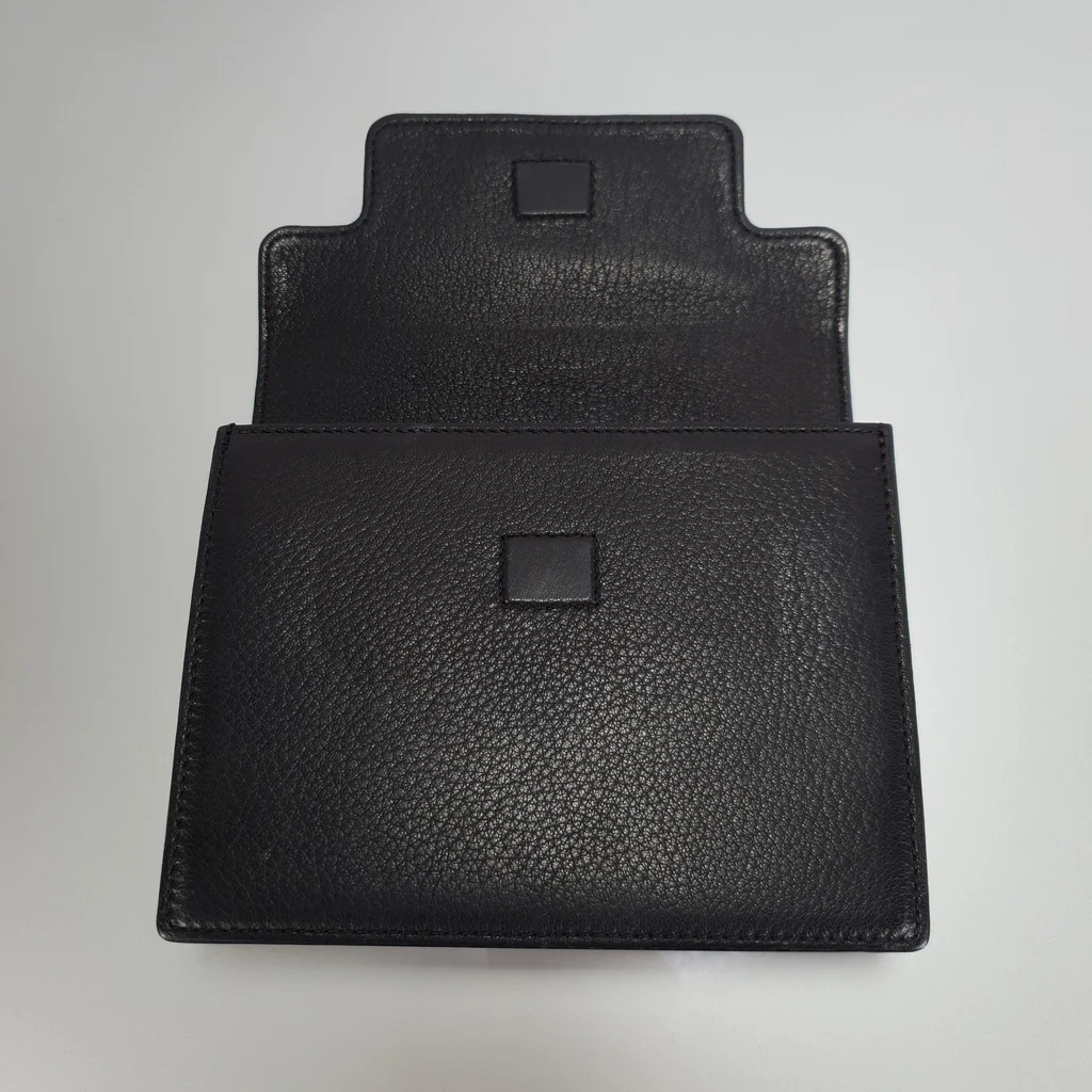 Rare Versace Tribute Medusa Crossbody bag in Cervo Leather with Colorblock Strap - Image 10
