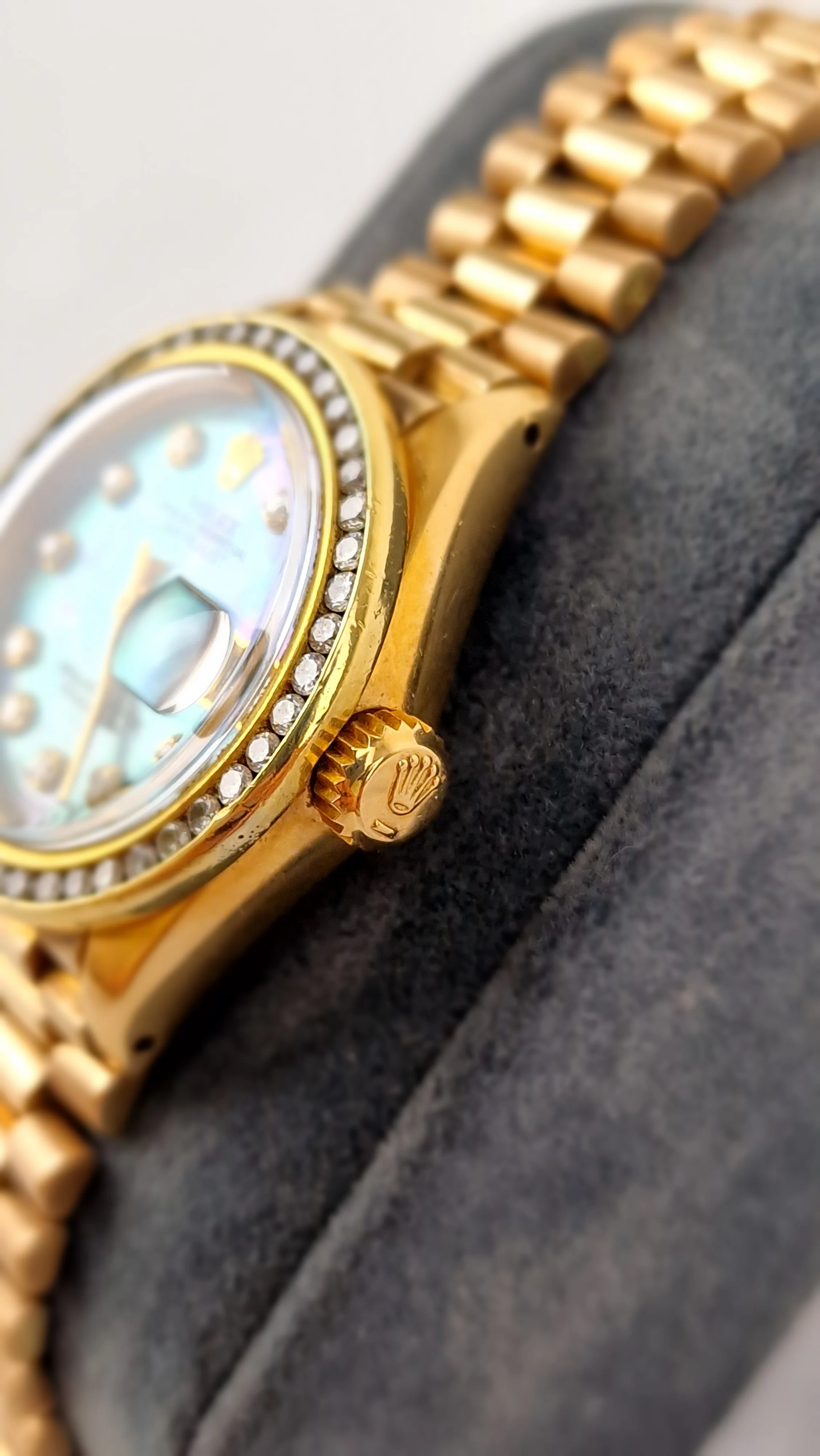 Rolex 18k Yellow Gold 26mm Lady President Datejust Diamond Bezel Tahitian MOP Diamond Dial Automatic Movement Mother of Pearl Watch - Rolex 6917 - Image 8