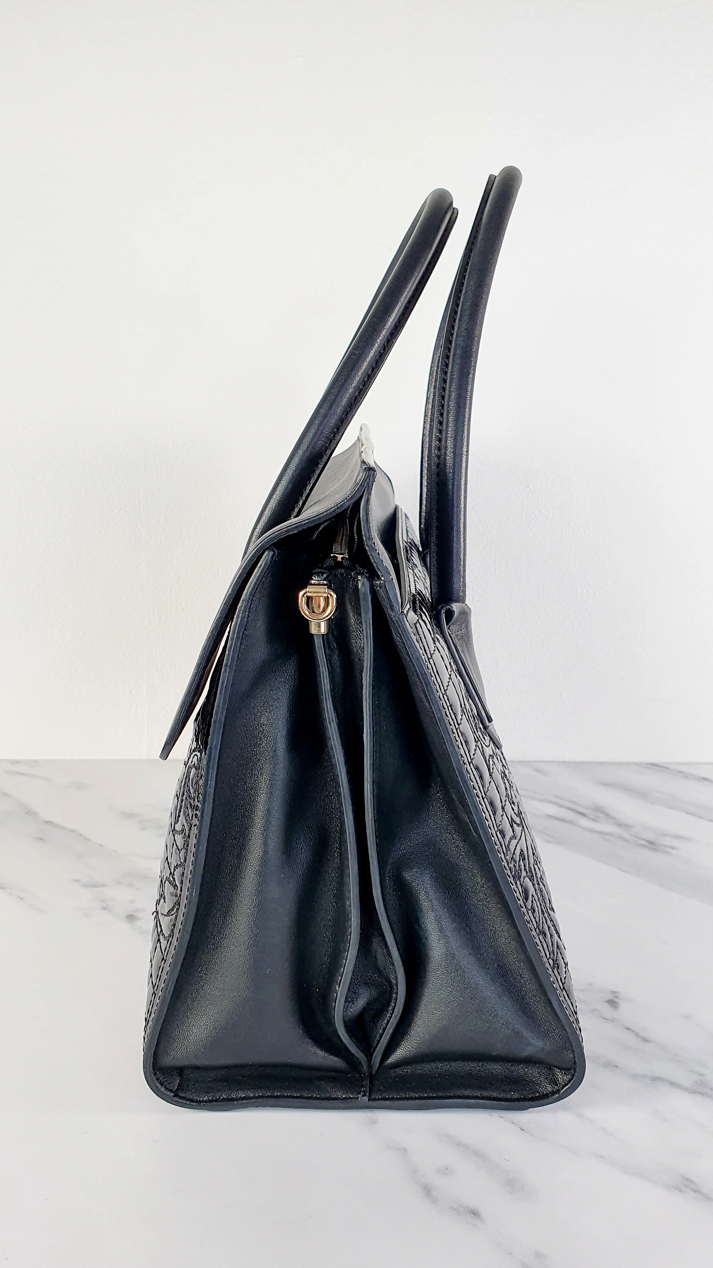 Versace Vanitas Baroque Quilted Black Handbag in Nappa & Patent Leather - Shoulder Bag Crossbody Bag - Image 4